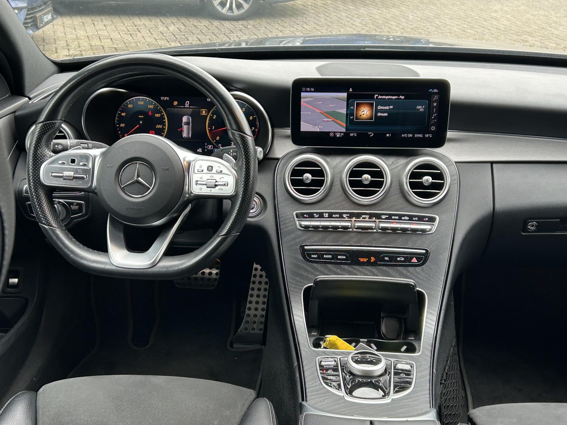 Mercedes-Benz C-Klasse met kenteken G-728-VH – interieur