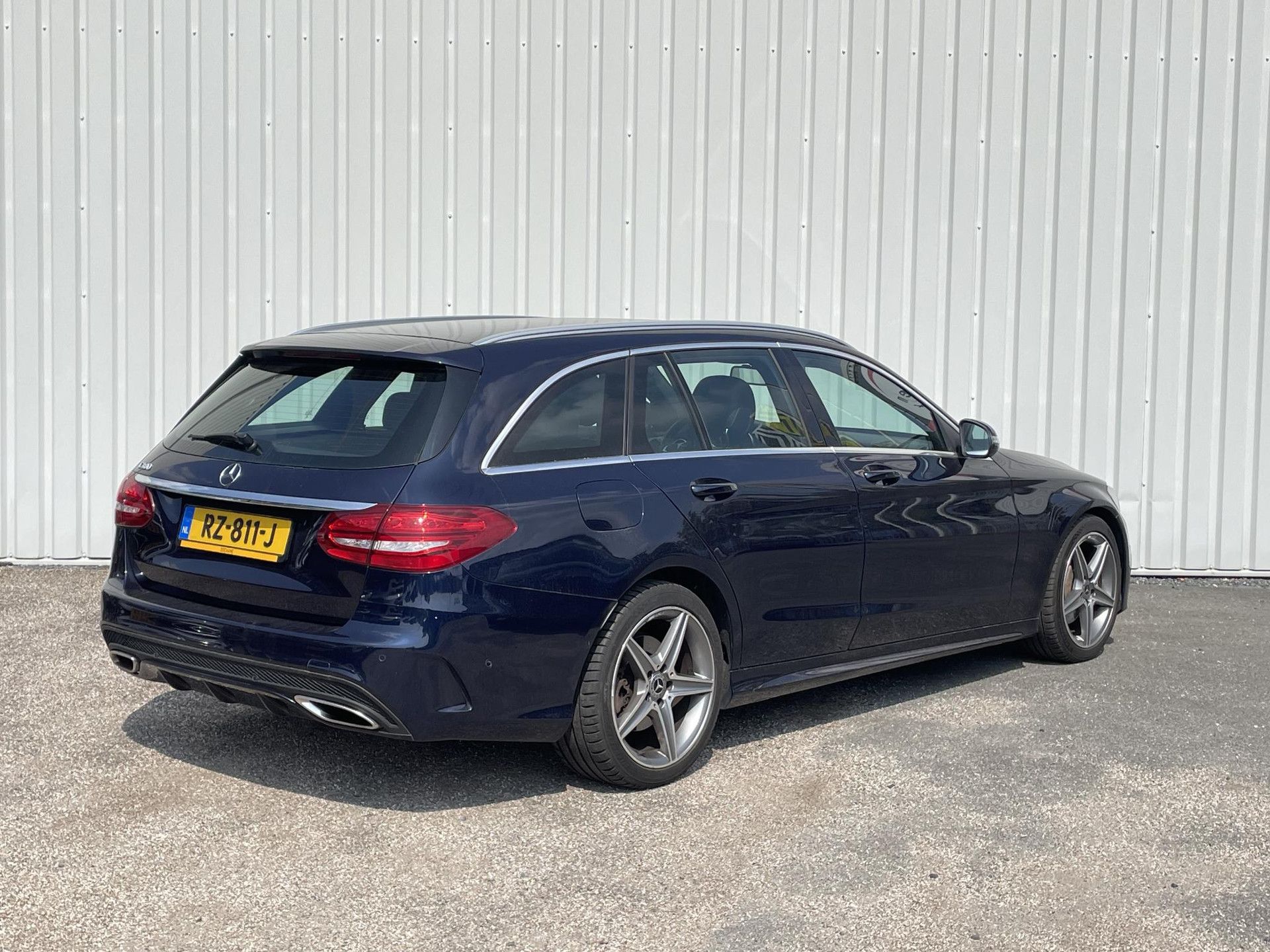 Mercedes-Benz C-Klasse met kenteken RZ-811-J – achteraanzicht