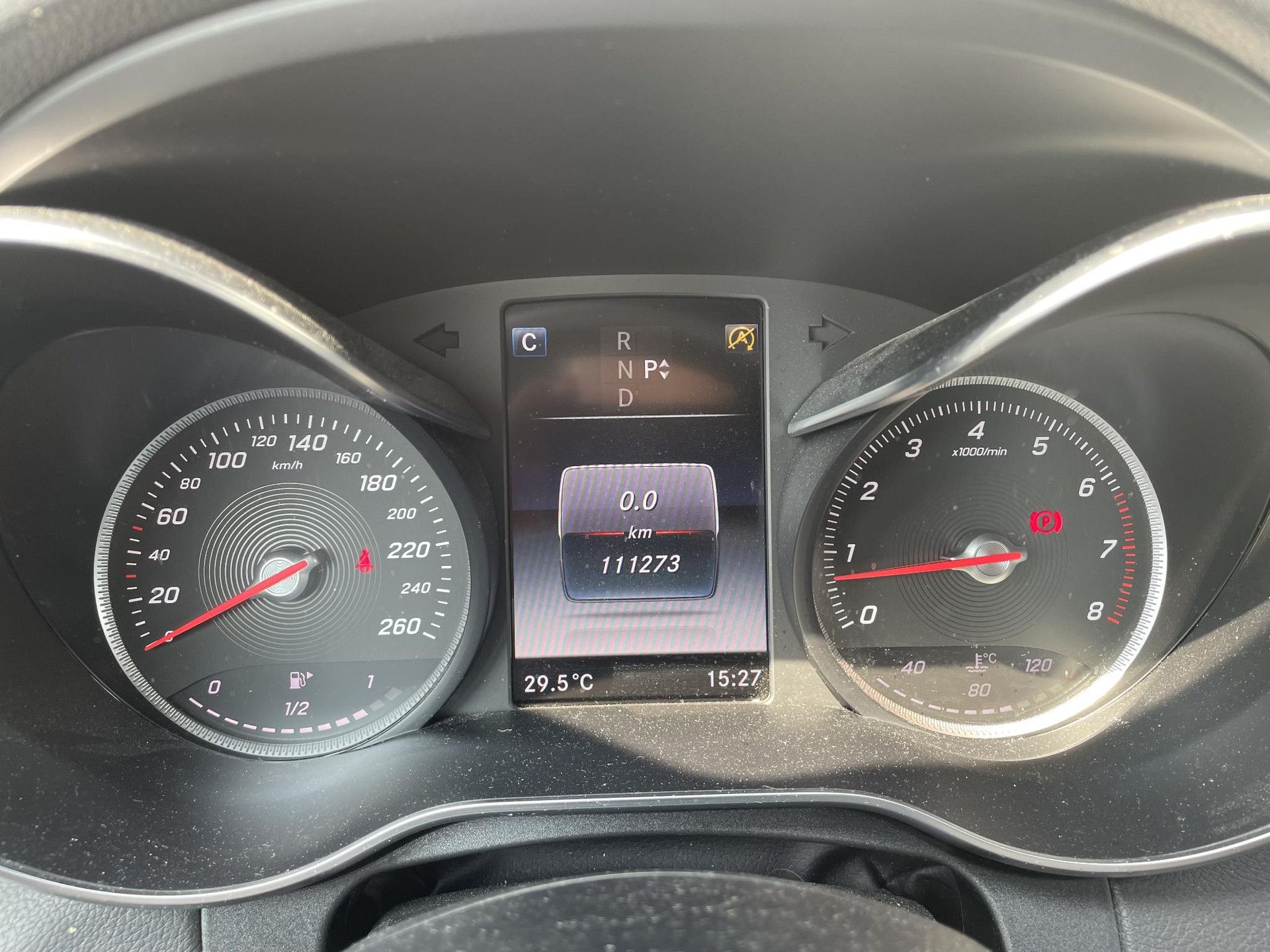 Mercedes-Benz C-Klasse met kenteken RZ-811-J – dashboard