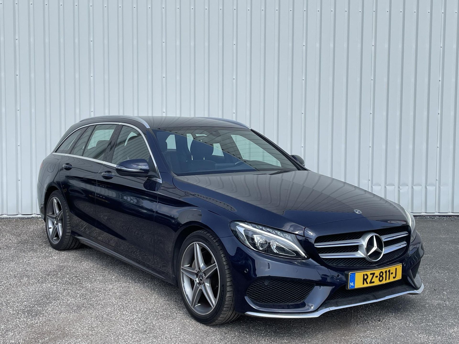 Mercedes-Benz C-Klasse met kenteken RZ-811-J – detailfoto