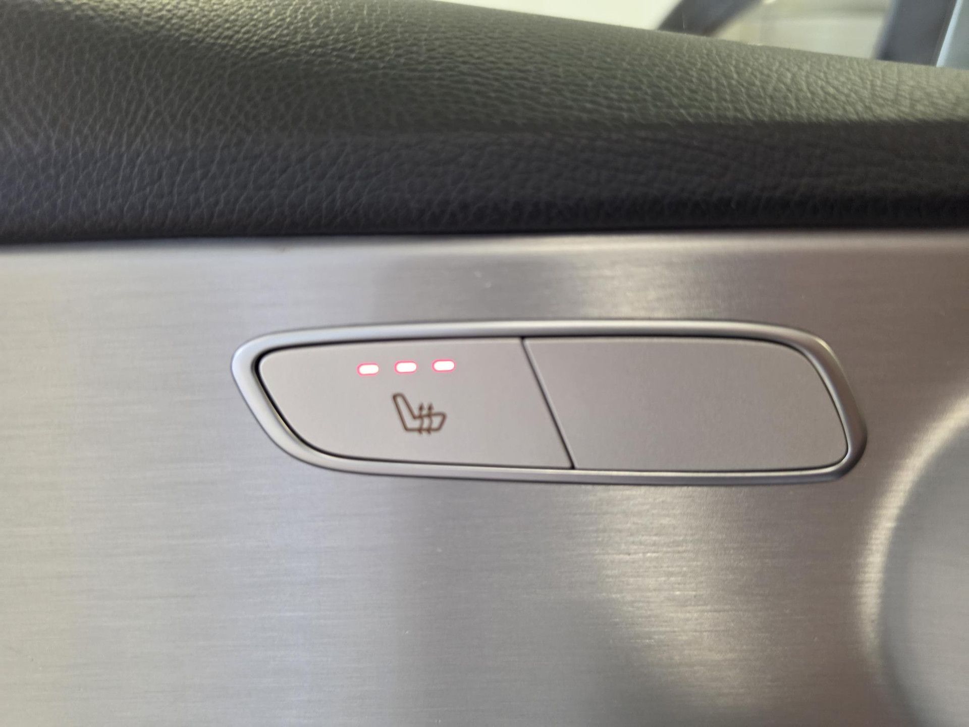 Mercedes-Benz C-Klasse met kenteken SK-925-B – interieur