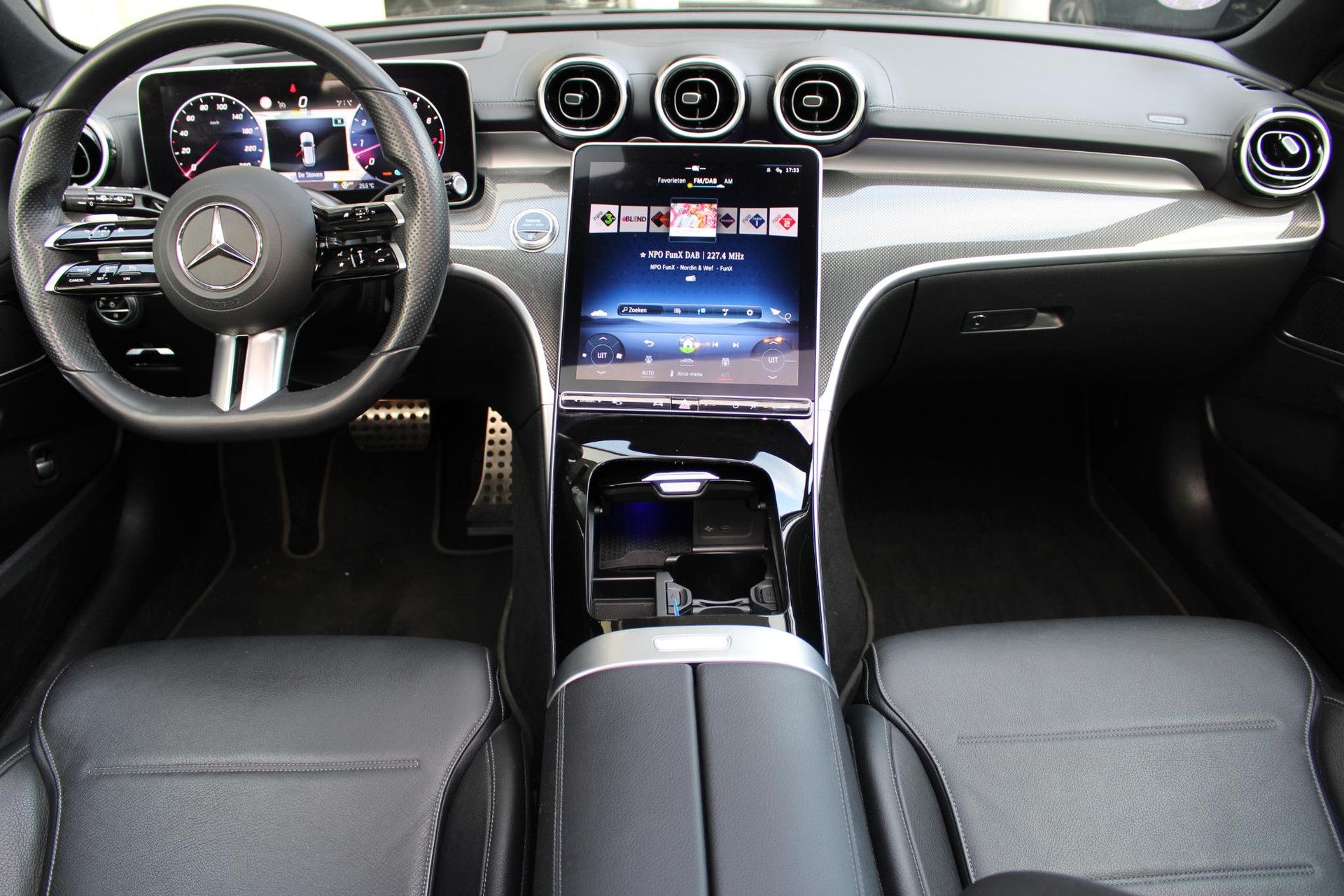 Mercedes-Benz C-Klasse met kenteken T-210-HV – interieur