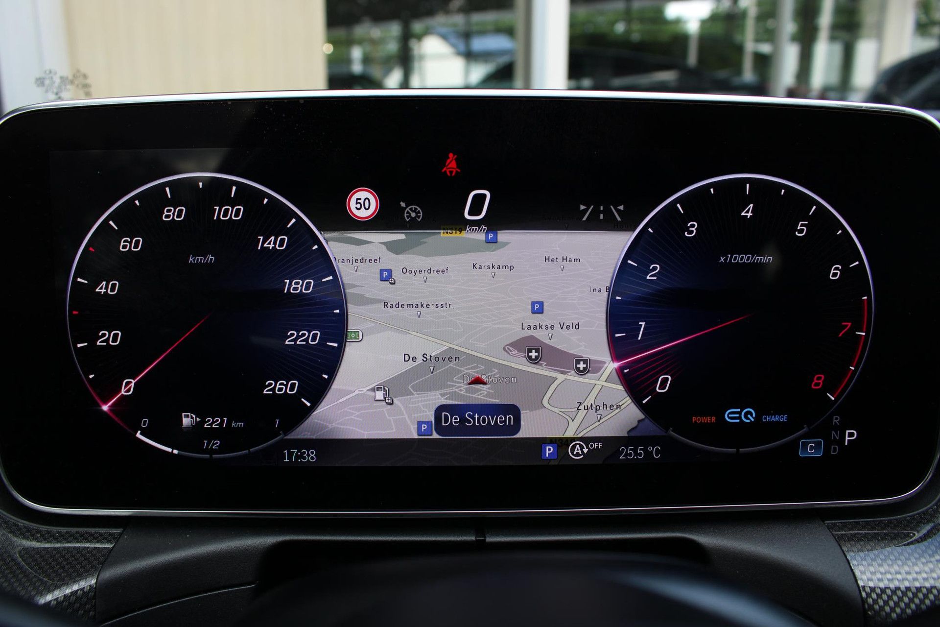 Mercedes-Benz C-Klasse met kenteken T-210-HV – dashboard