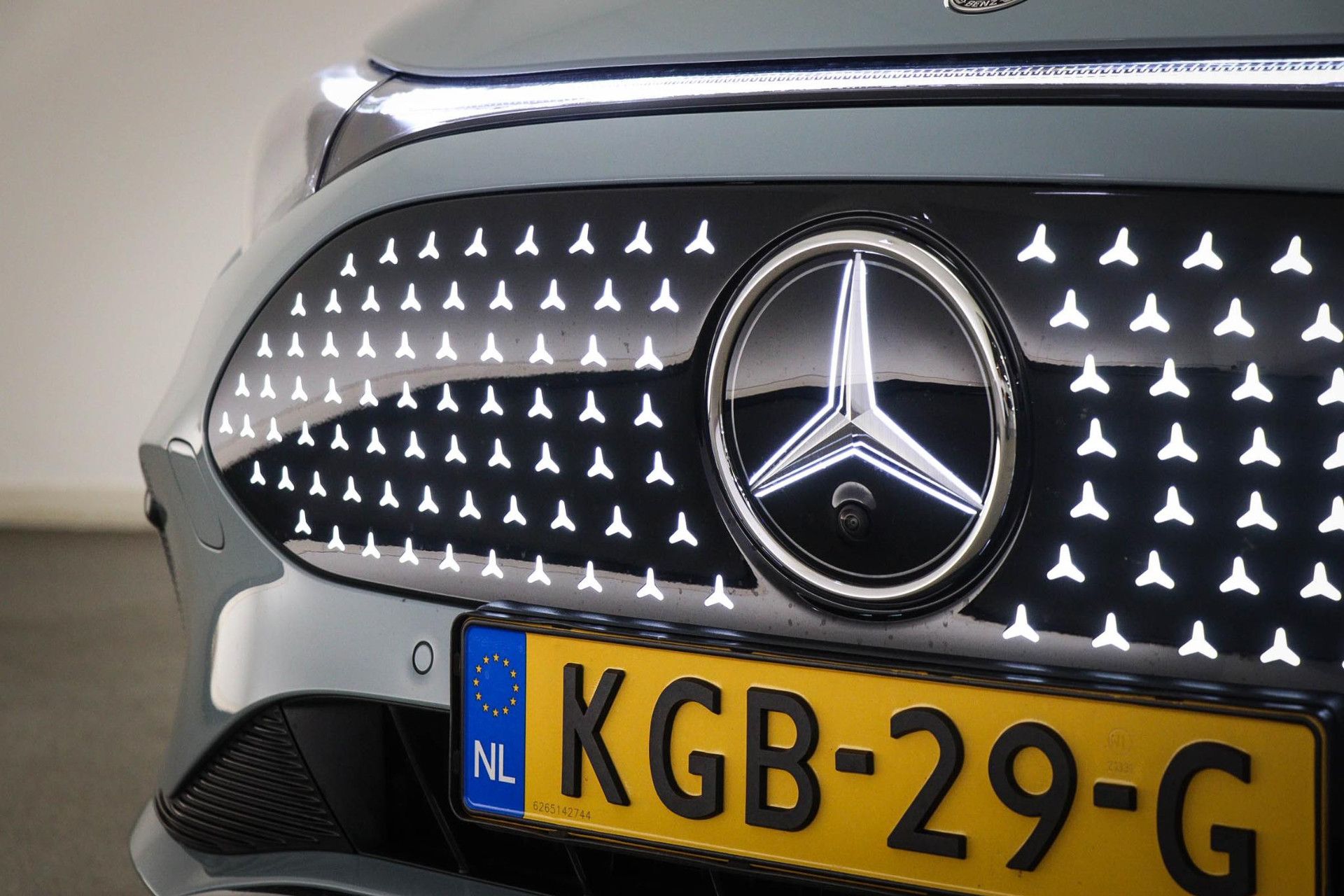 Mercedes-Benz CLA met kenteken KGB-29-G – achteraanzicht