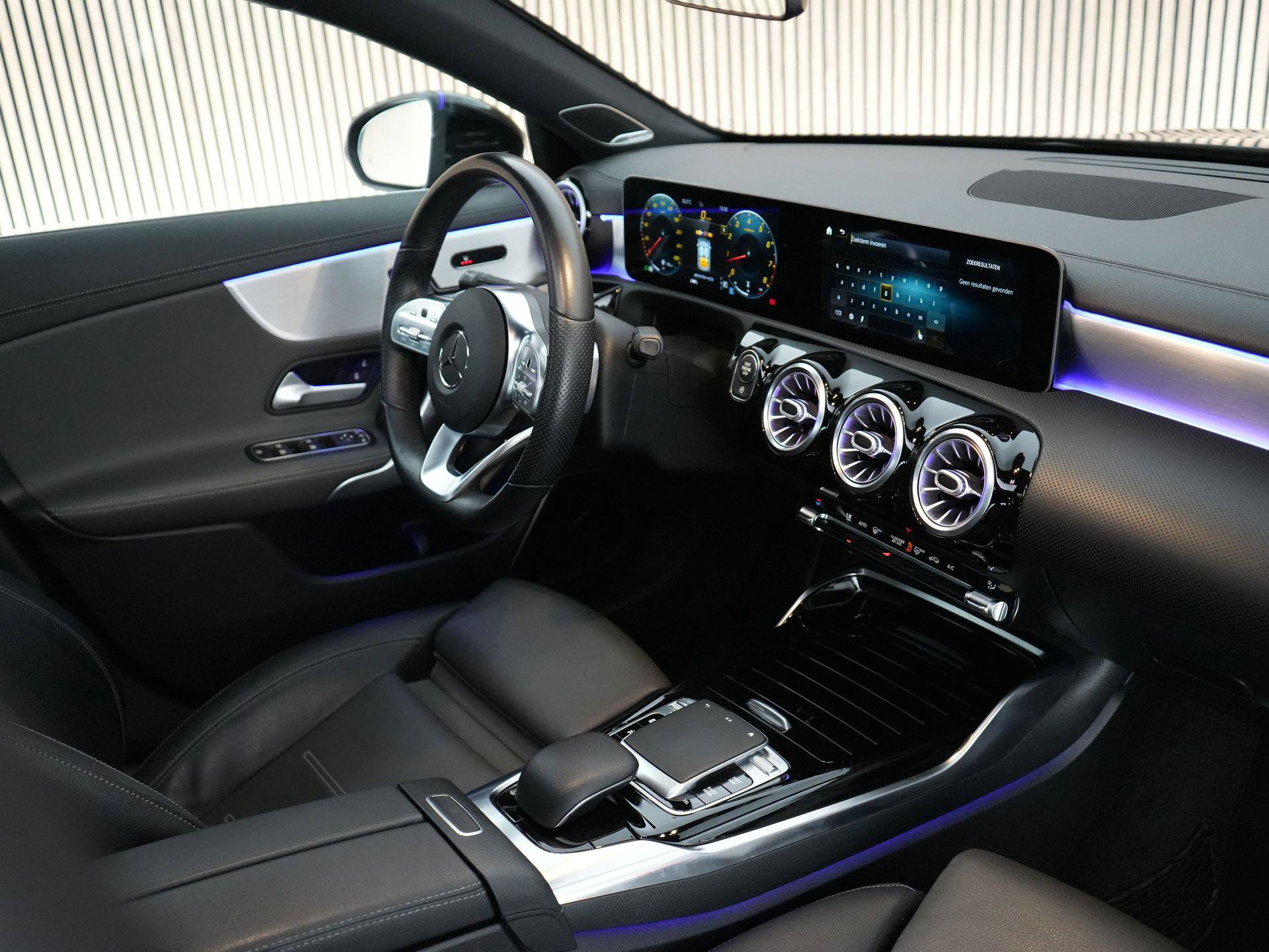 Mercedes-Benz CLA met kenteken L-208-BD – dashboard