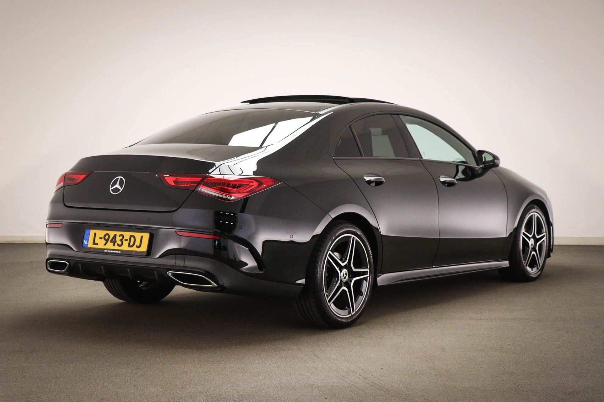 Mercedes-Benz CLA met kenteken L-943-DJ – achteraanzicht