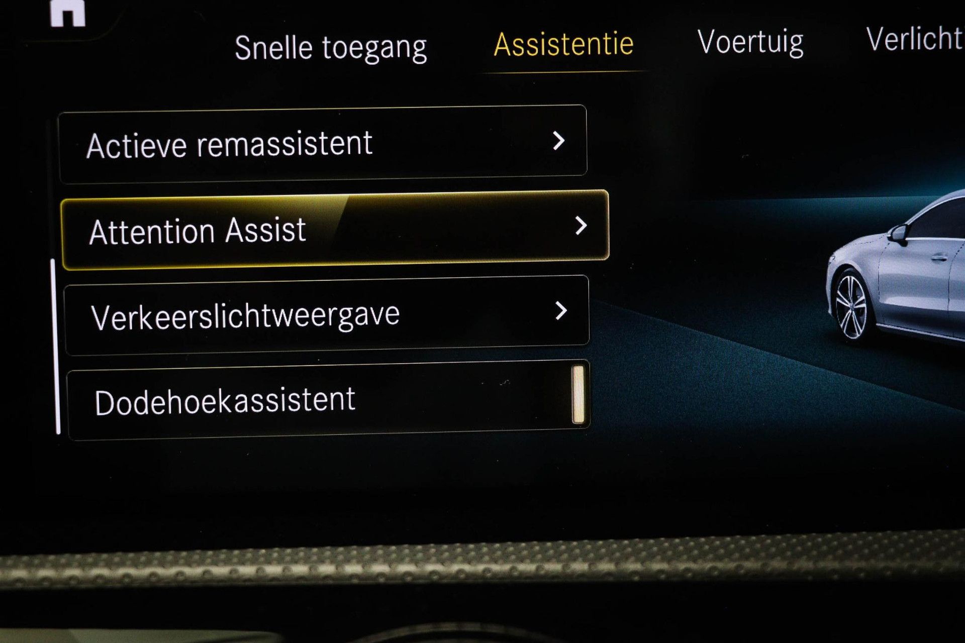 Mercedes-Benz CLA met kenteken L-943-DJ – detailfoto