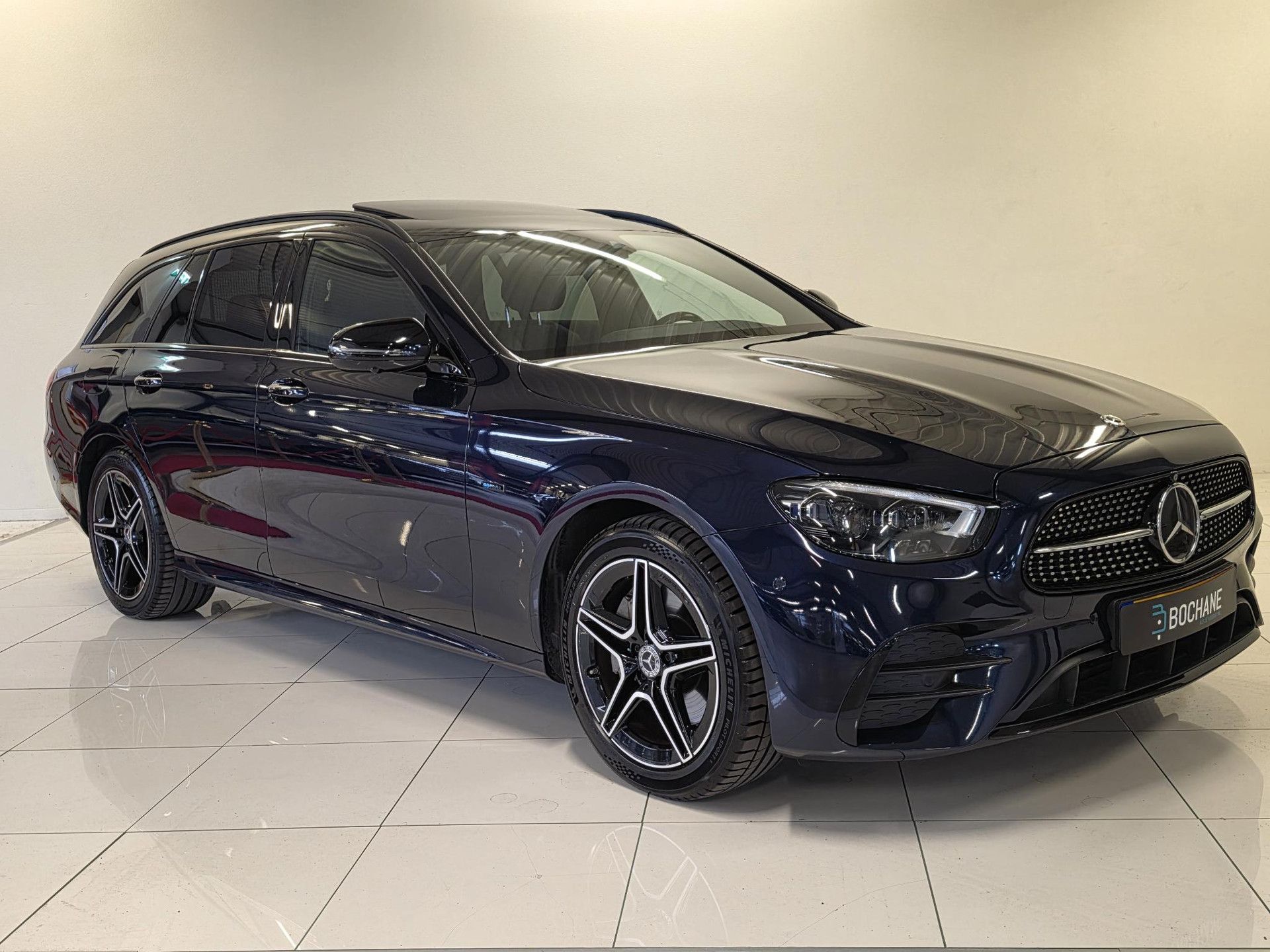 Mercedes-Benz E-Klasse met kenteken R-778-XZ – detailfoto