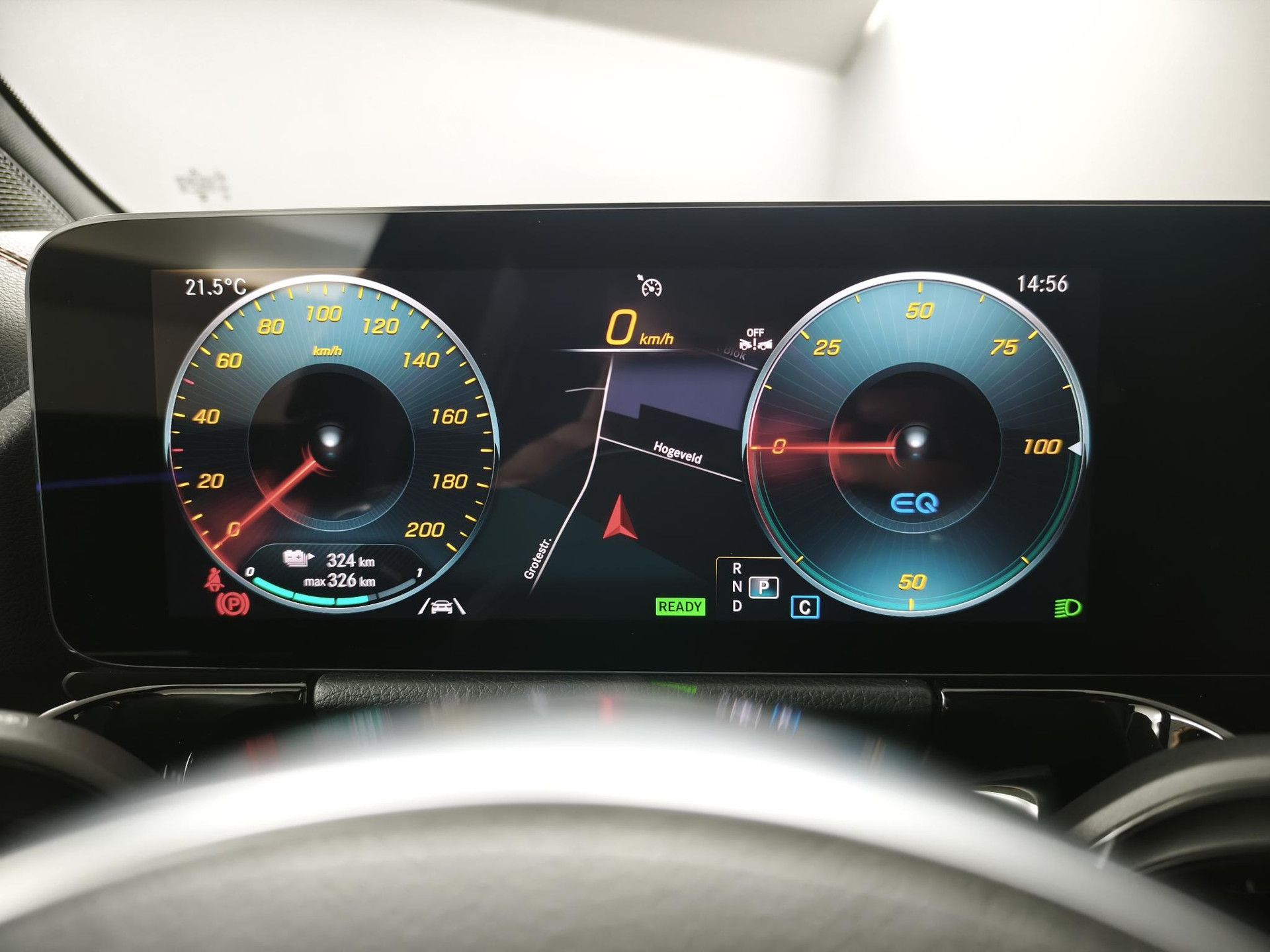 Mercedes-Benz EQA met kenteken KRZ-45-K – dashboard