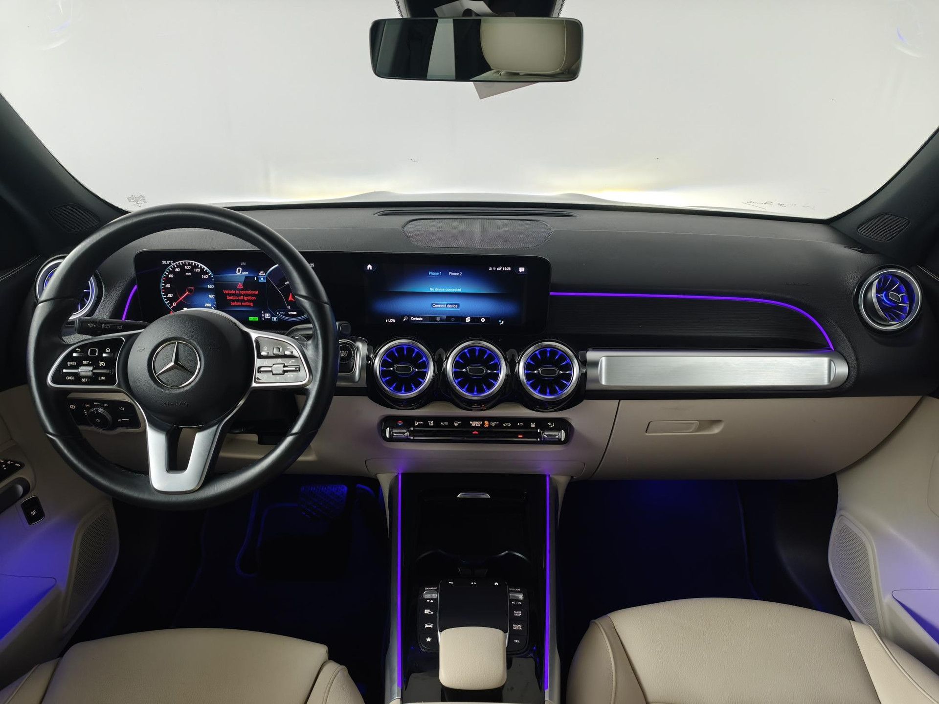 Mercedes-Benz EQB met kenteken R-009-LF – interieur