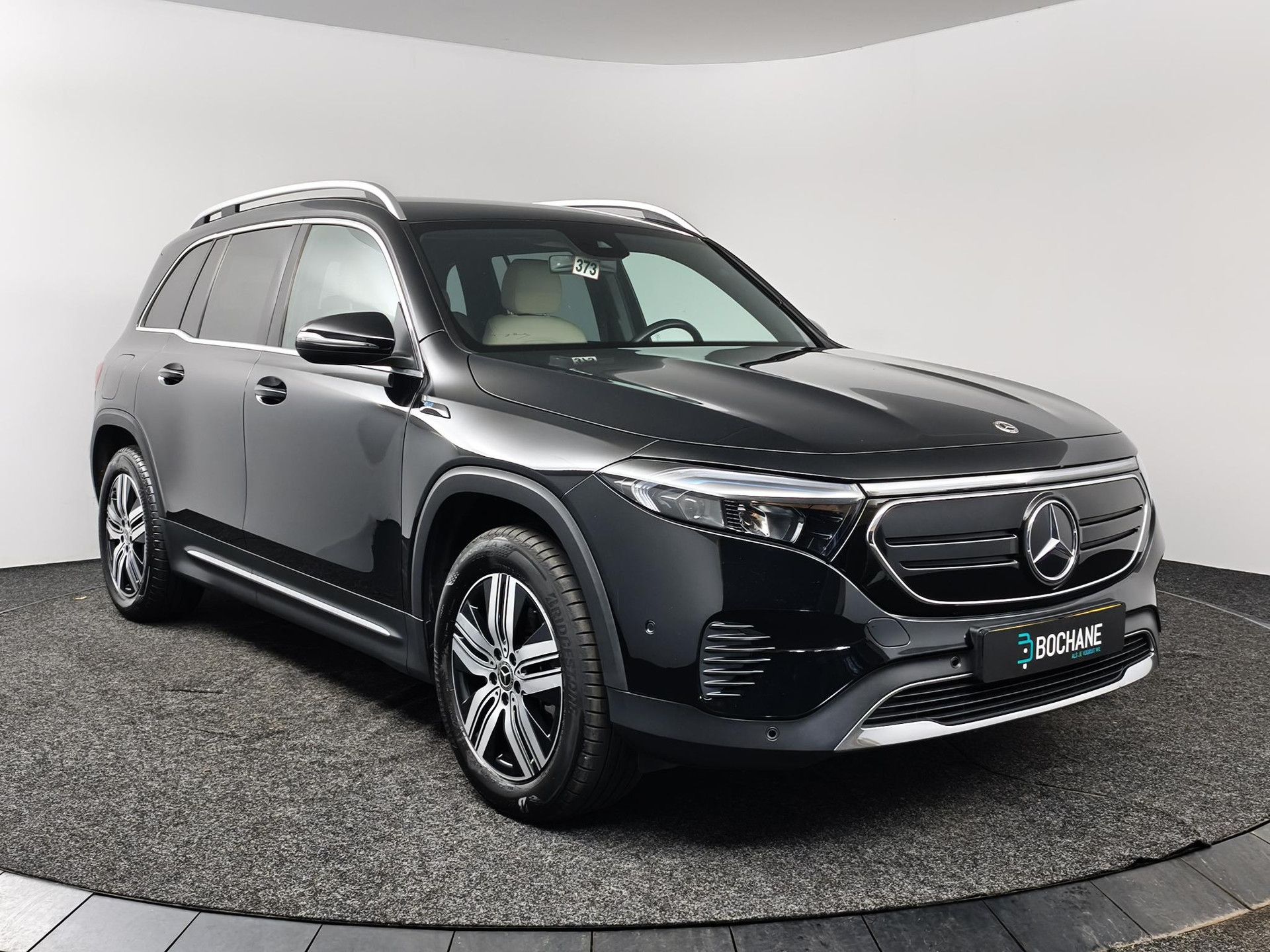 Mercedes-Benz EQB met kenteken R-009-LF – dashboard