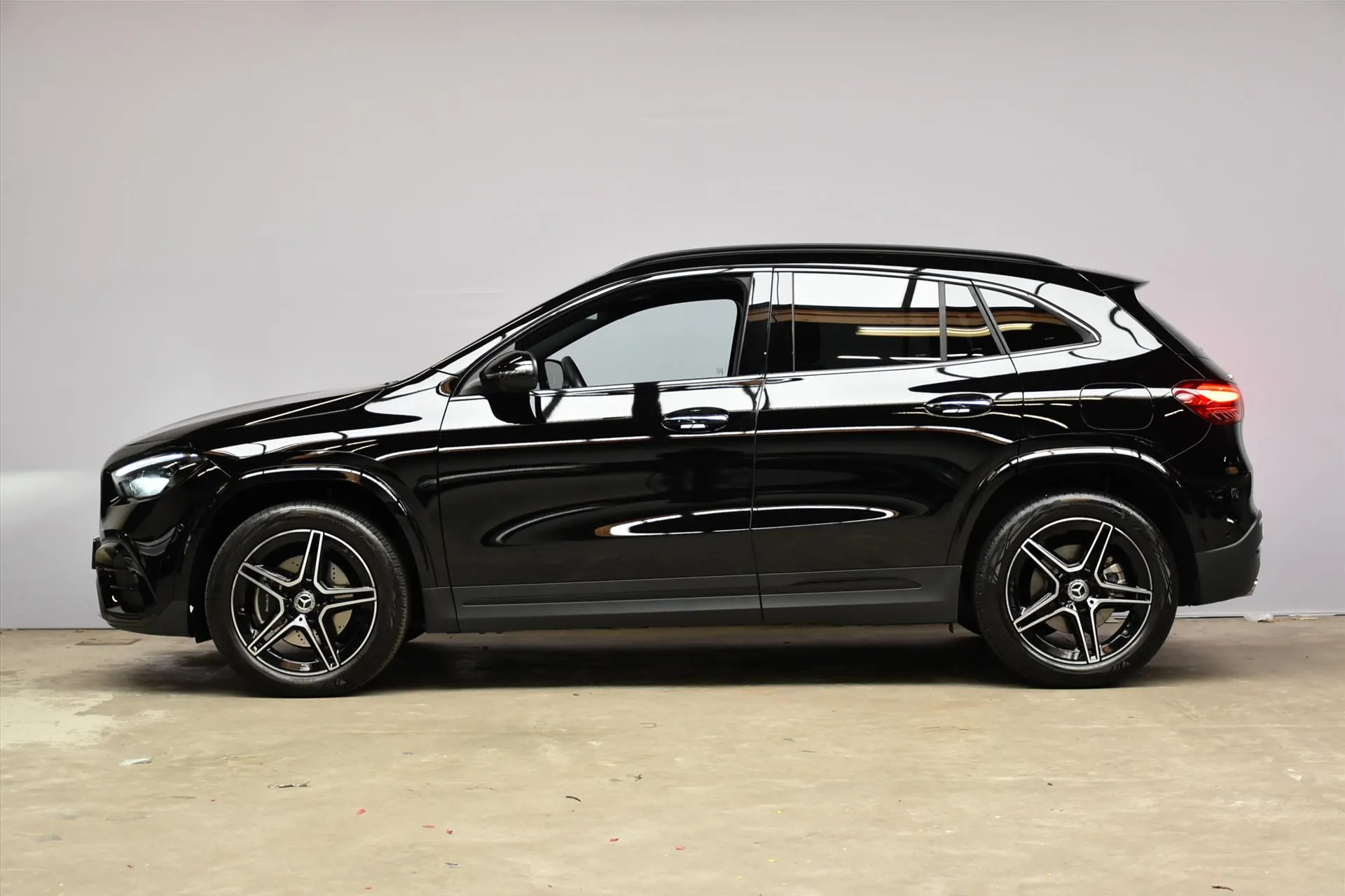 Mercedes-Benz GLA met kenteken KPD-12-F – achteraanzicht