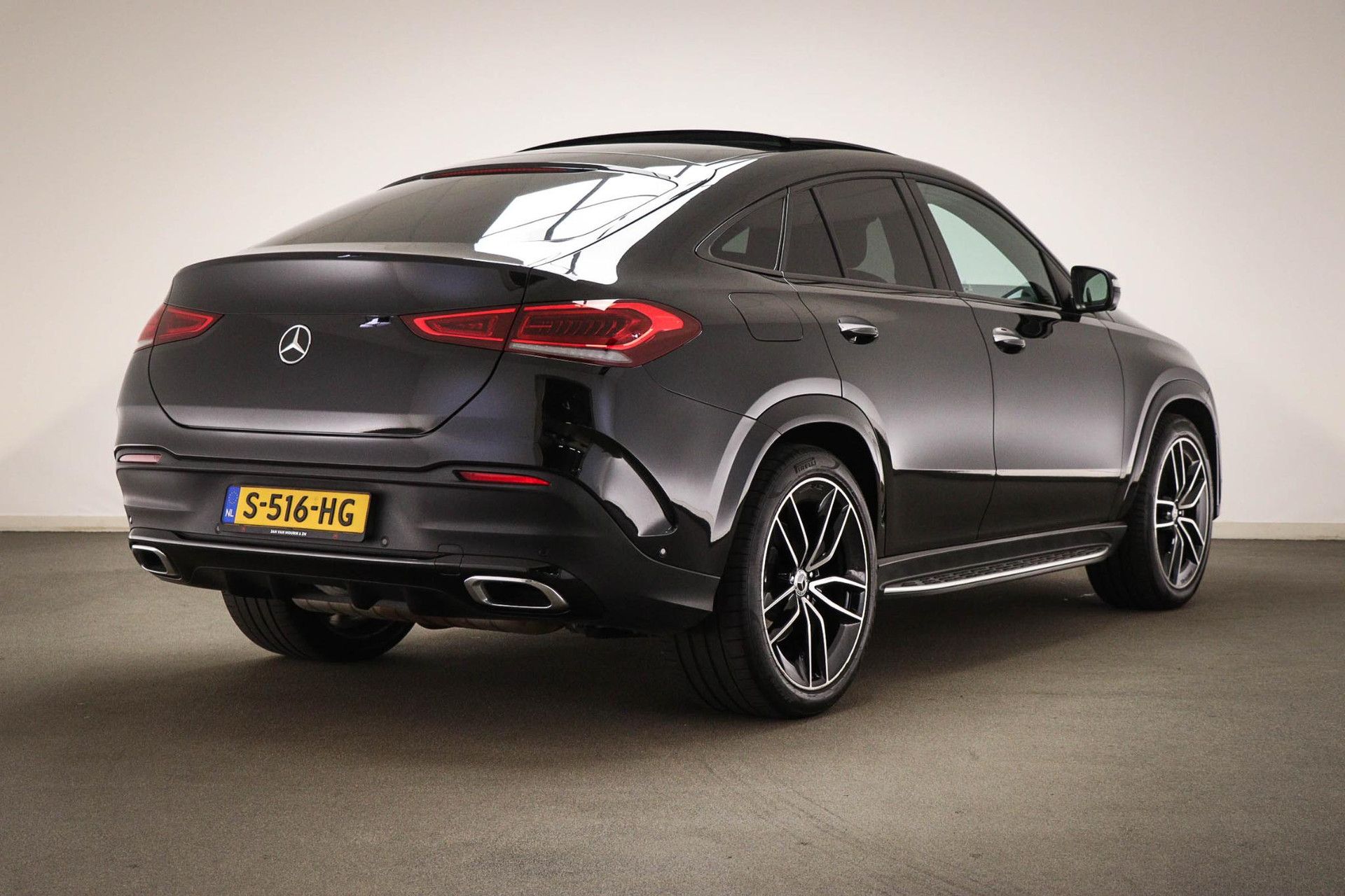 Mercedes-Benz GLE met kenteken S-516-HG – achteraanzicht