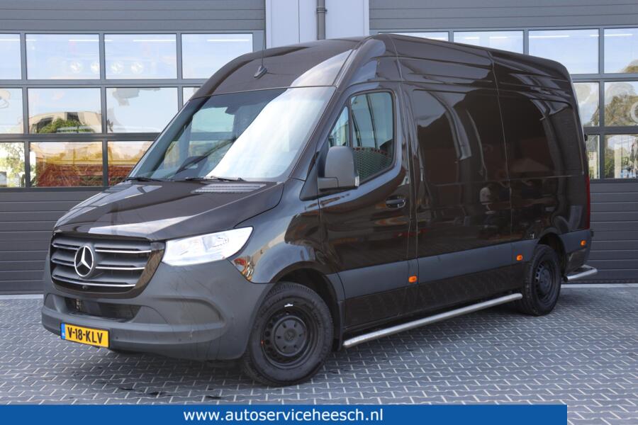 Mercedes-Benz Sprinter met kenteken V-18-KLV – vooraanzicht