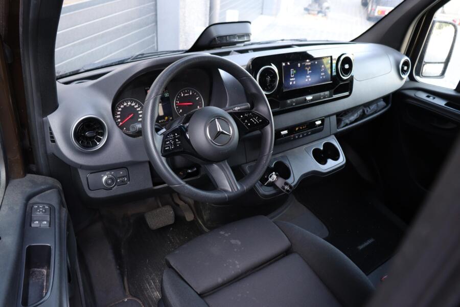 Mercedes-Benz Sprinter met kenteken V-18-KLV – achteraanzicht