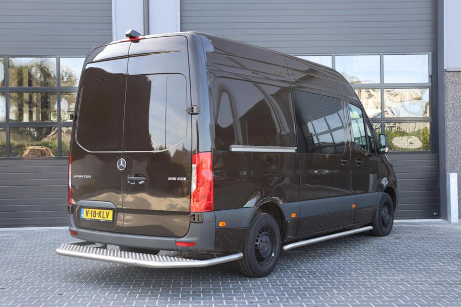 Mercedes-Benz Sprinter met kenteken V-18-KLV – interieur