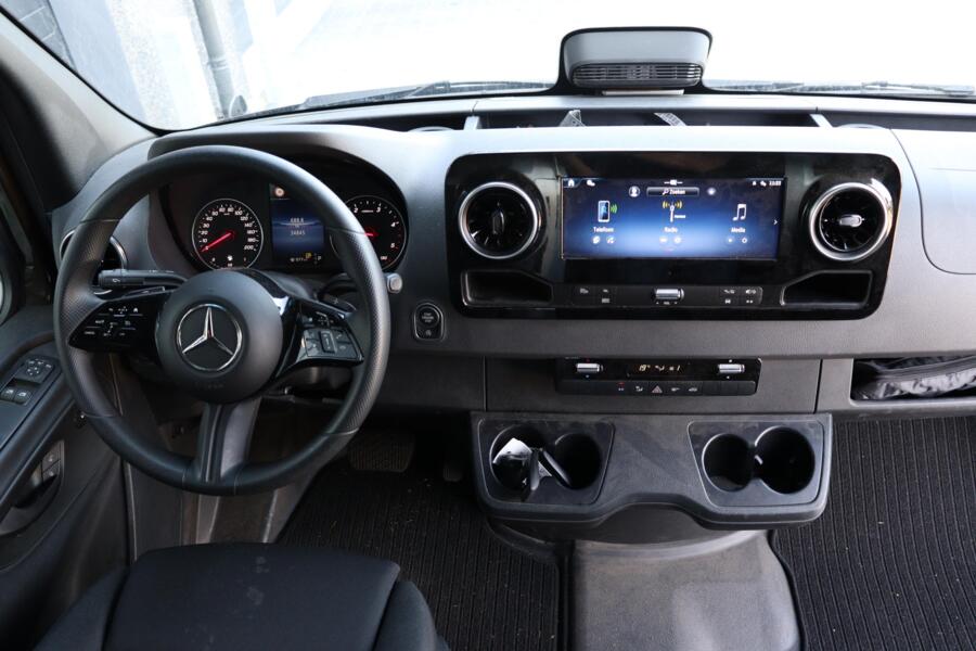 Mercedes-Benz Sprinter met kenteken V-18-KLV – detailfoto