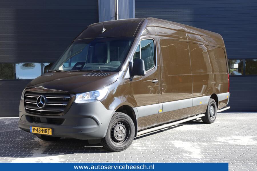 Mercedes-Benz Sprinter met kenteken V-43-HRT – vooraanzicht