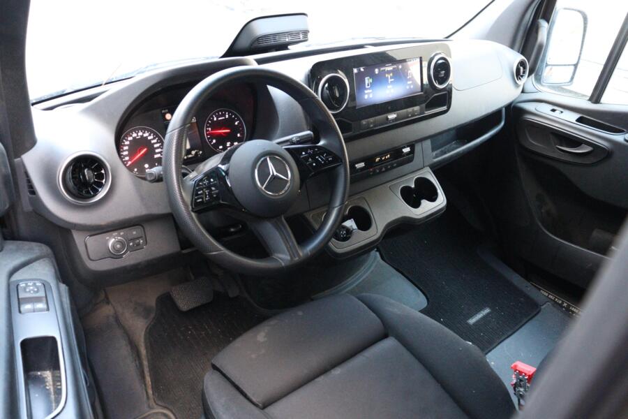 Mercedes-Benz Sprinter met kenteken V-43-HRT – achteraanzicht