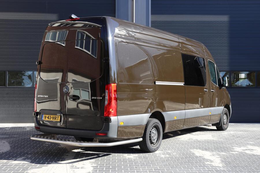 Mercedes-Benz Sprinter met kenteken V-43-HRT – interieur