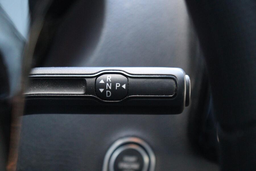 Mercedes-Benz Sprinter met kenteken V-43-HRT – detailfoto