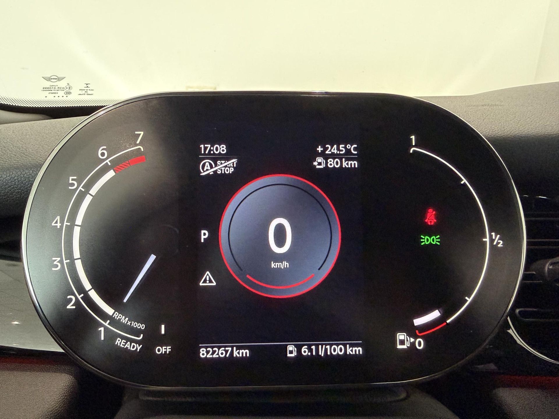 MINI 3-Deurs met kenteken L-602-XF – interieur
