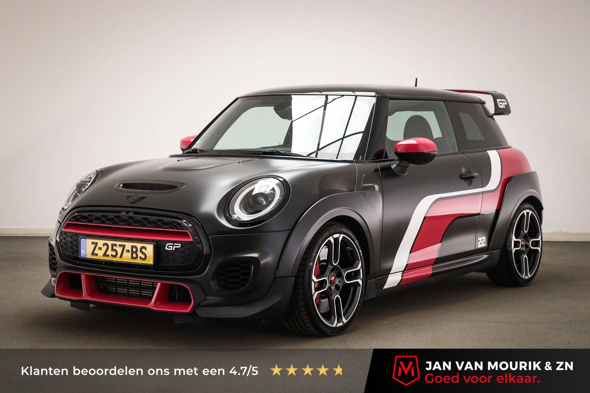 MINI 3-Deurs met kenteken Z-257-BS – vooraanzicht