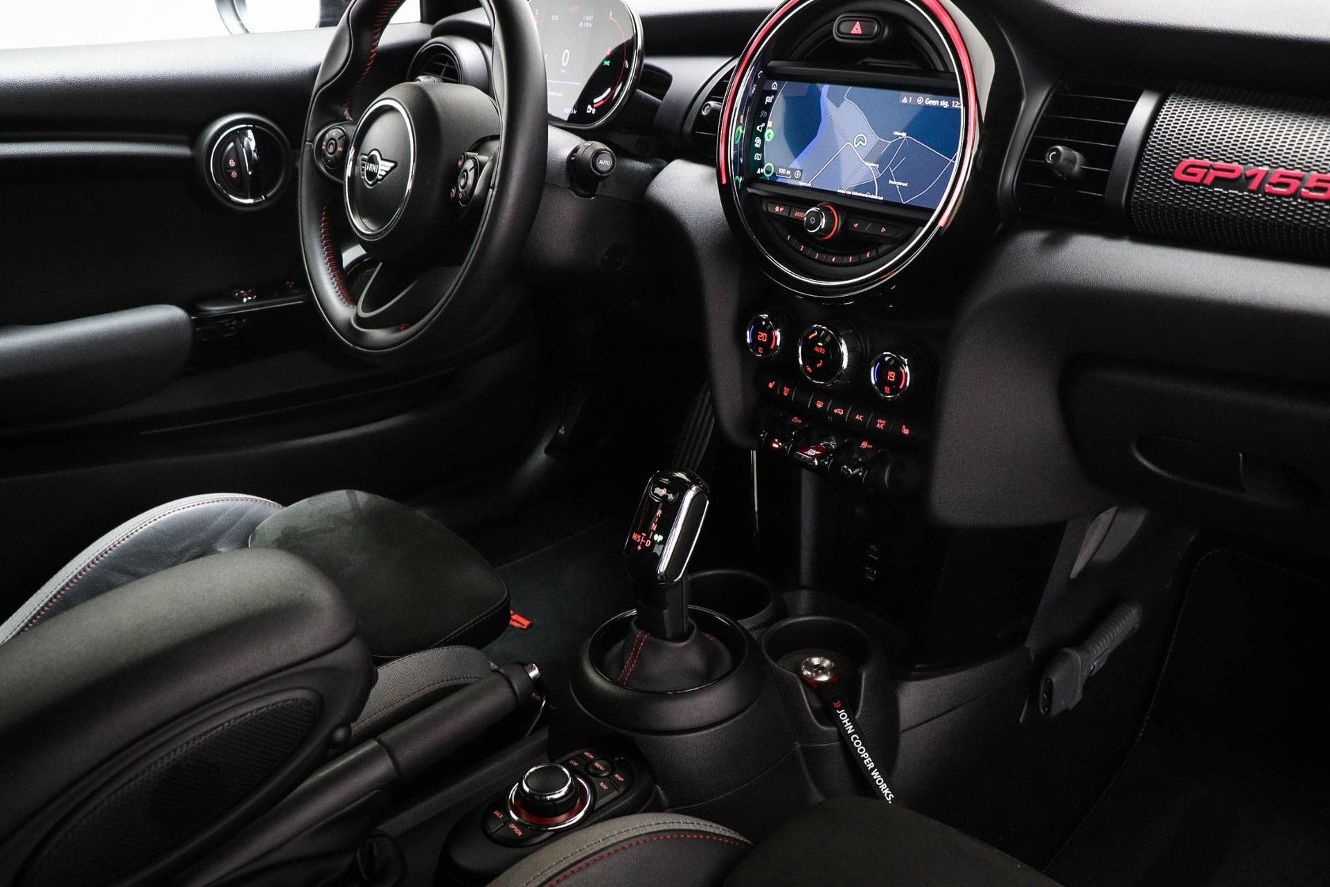 MINI 3-Deurs met kenteken Z-257-BS – interieur