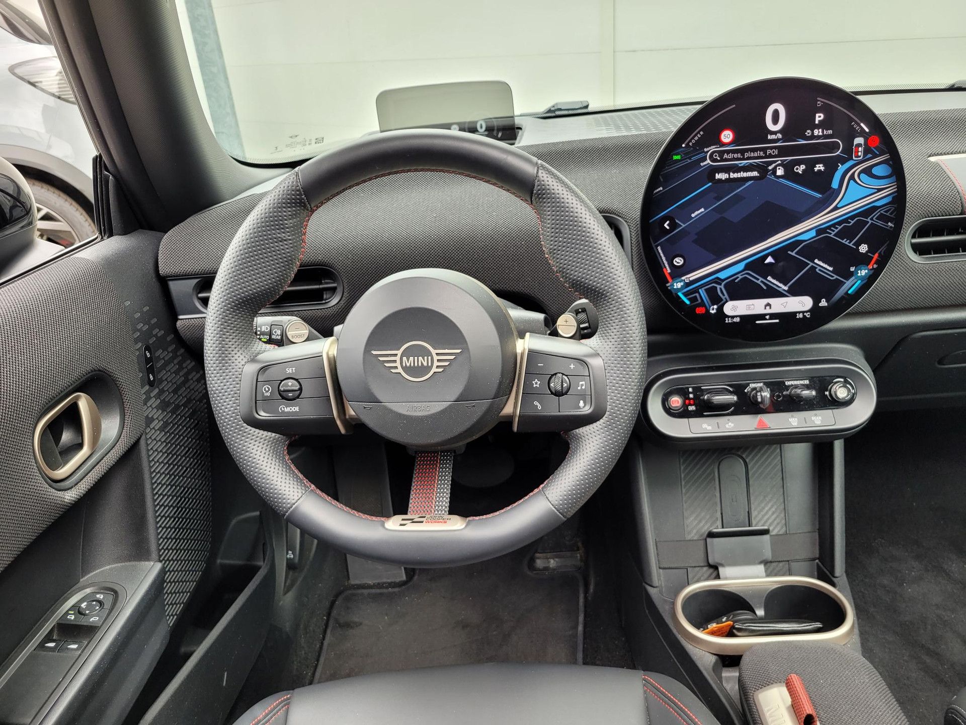 MINI 3-Deurs met kenteken Z-965-LH – achteraanzicht