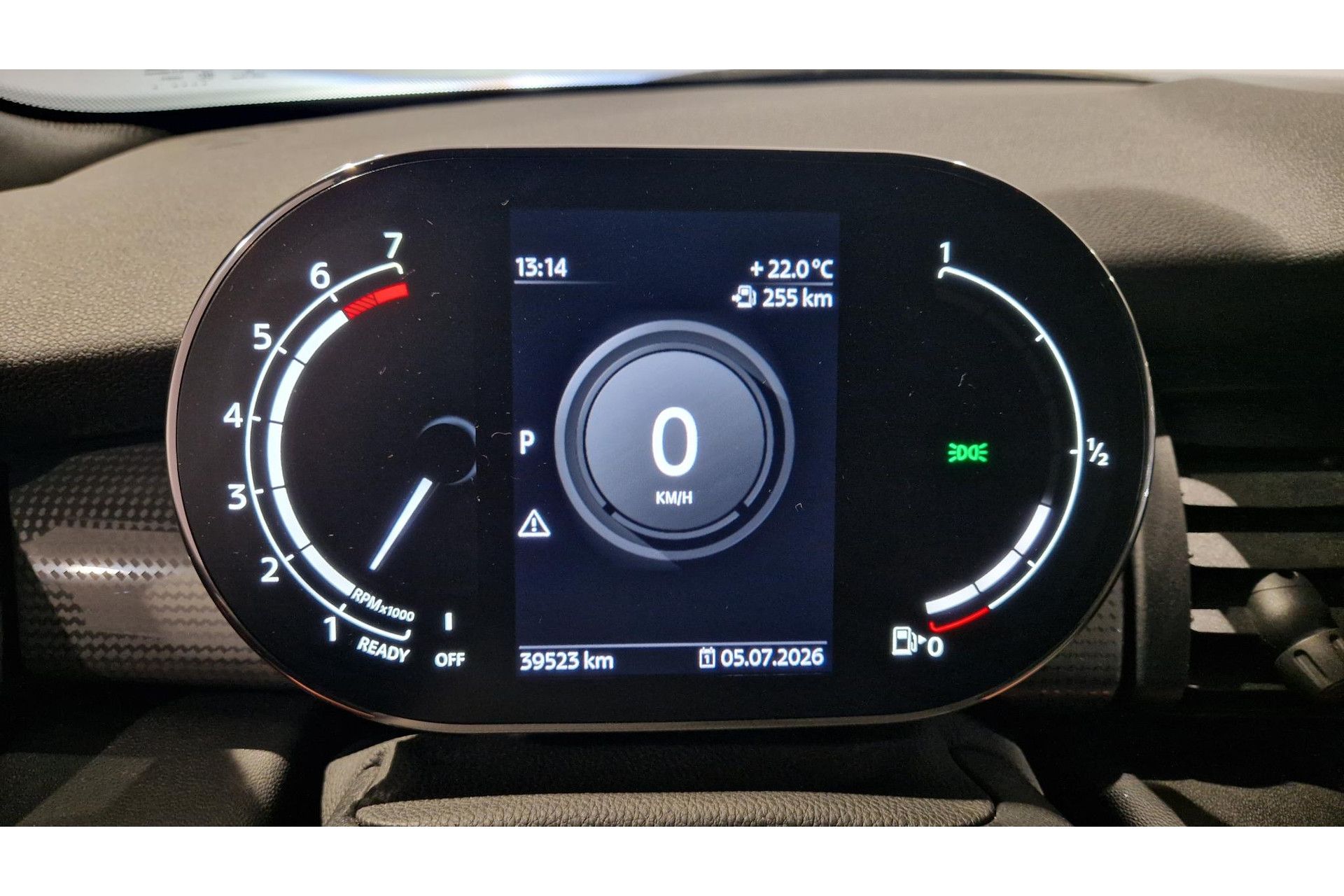 MINI CooperCabrio met kenteken K-643-TV – dashboard