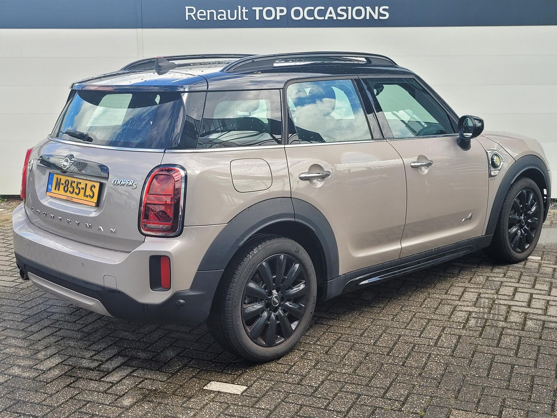 MINI Countryman met kenteken N-855-LS – achteraanzicht
