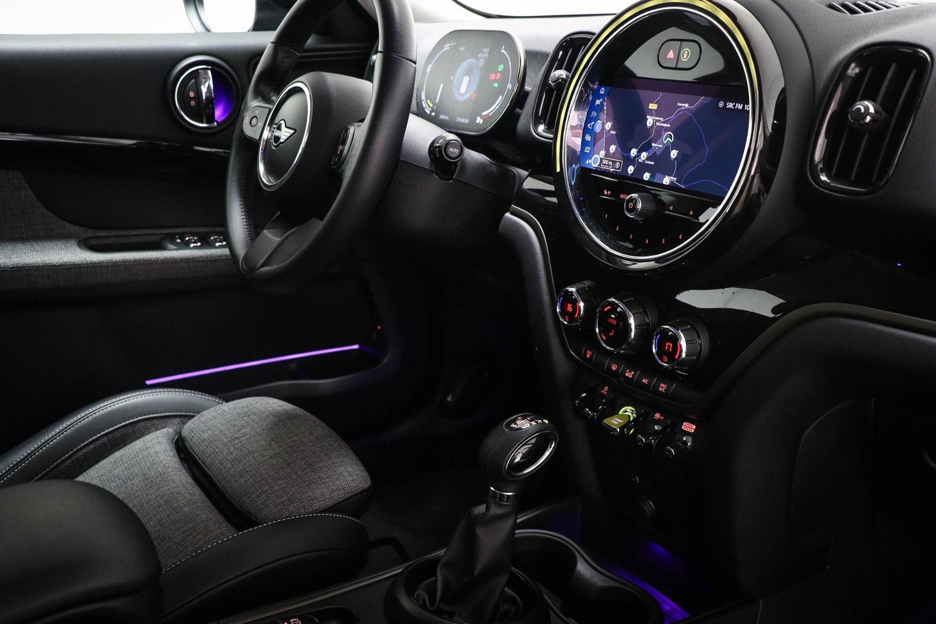 MINI Countryman met kenteken P-169-HT – interieur