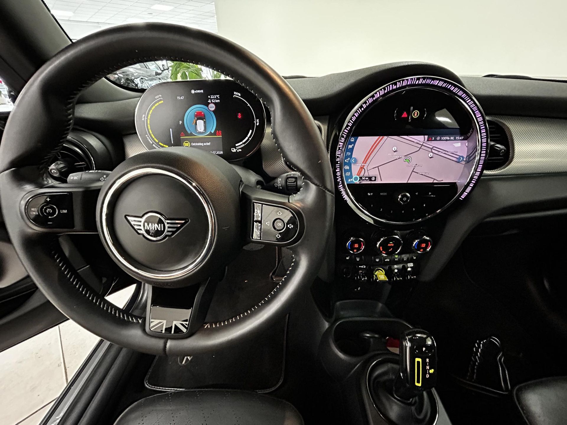 MINI Electric met kenteken S-549-TZ – interieur