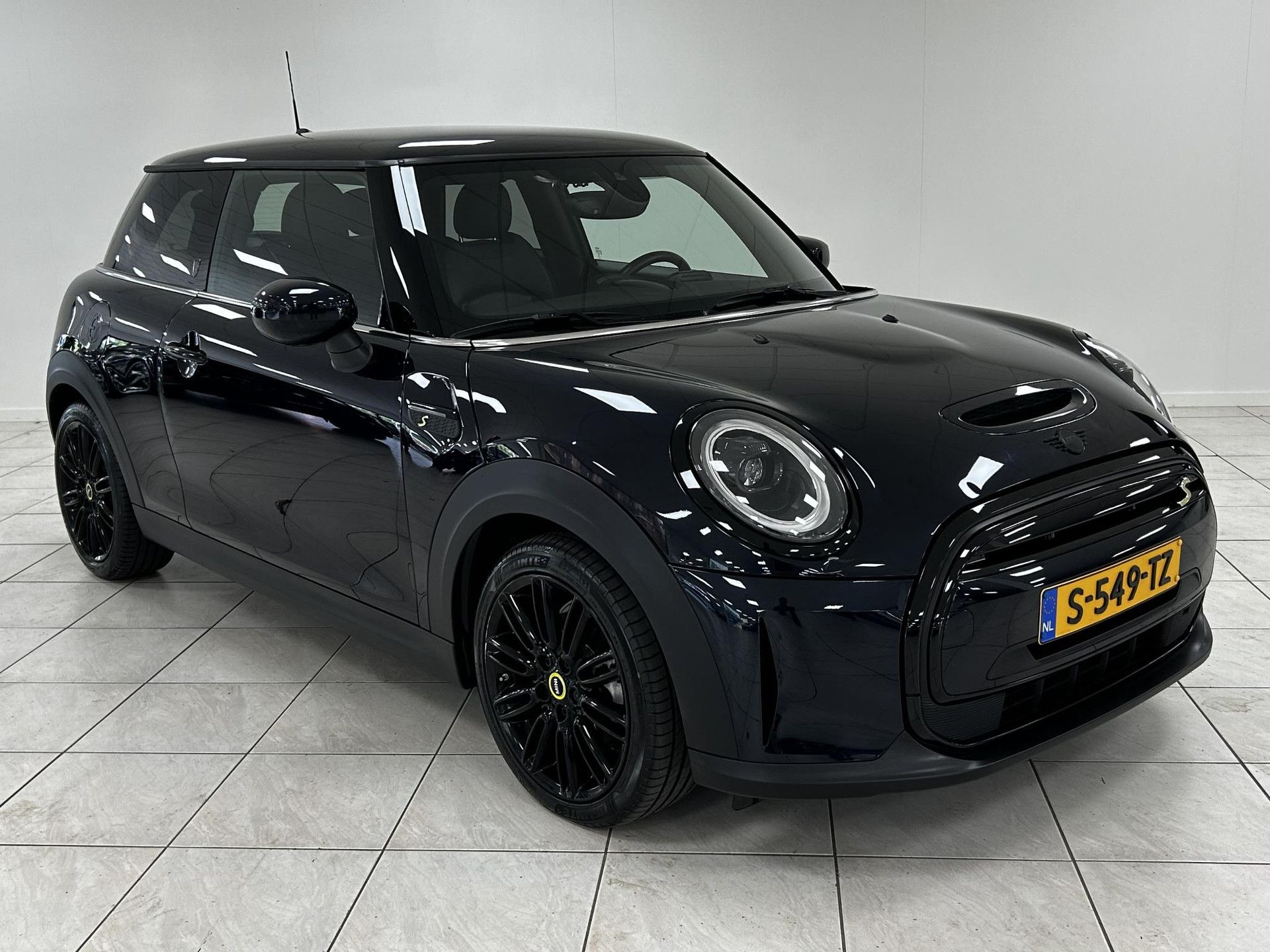 MINI Electric met kenteken S-549-TZ – detailfoto