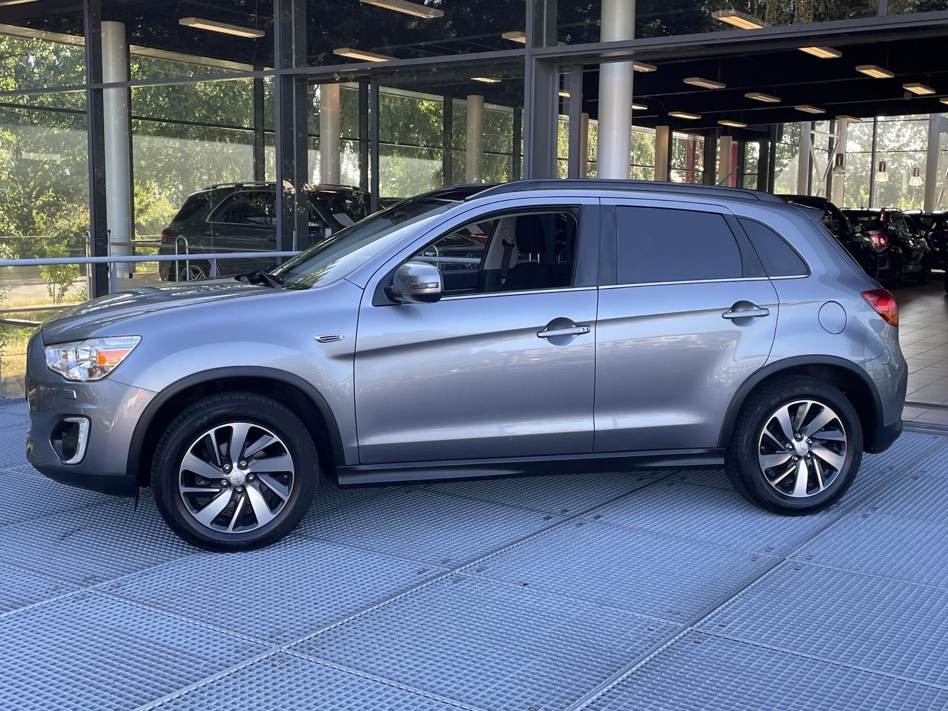 Mitsubishi ASX met kenteken R-432-TN – achteraanzicht