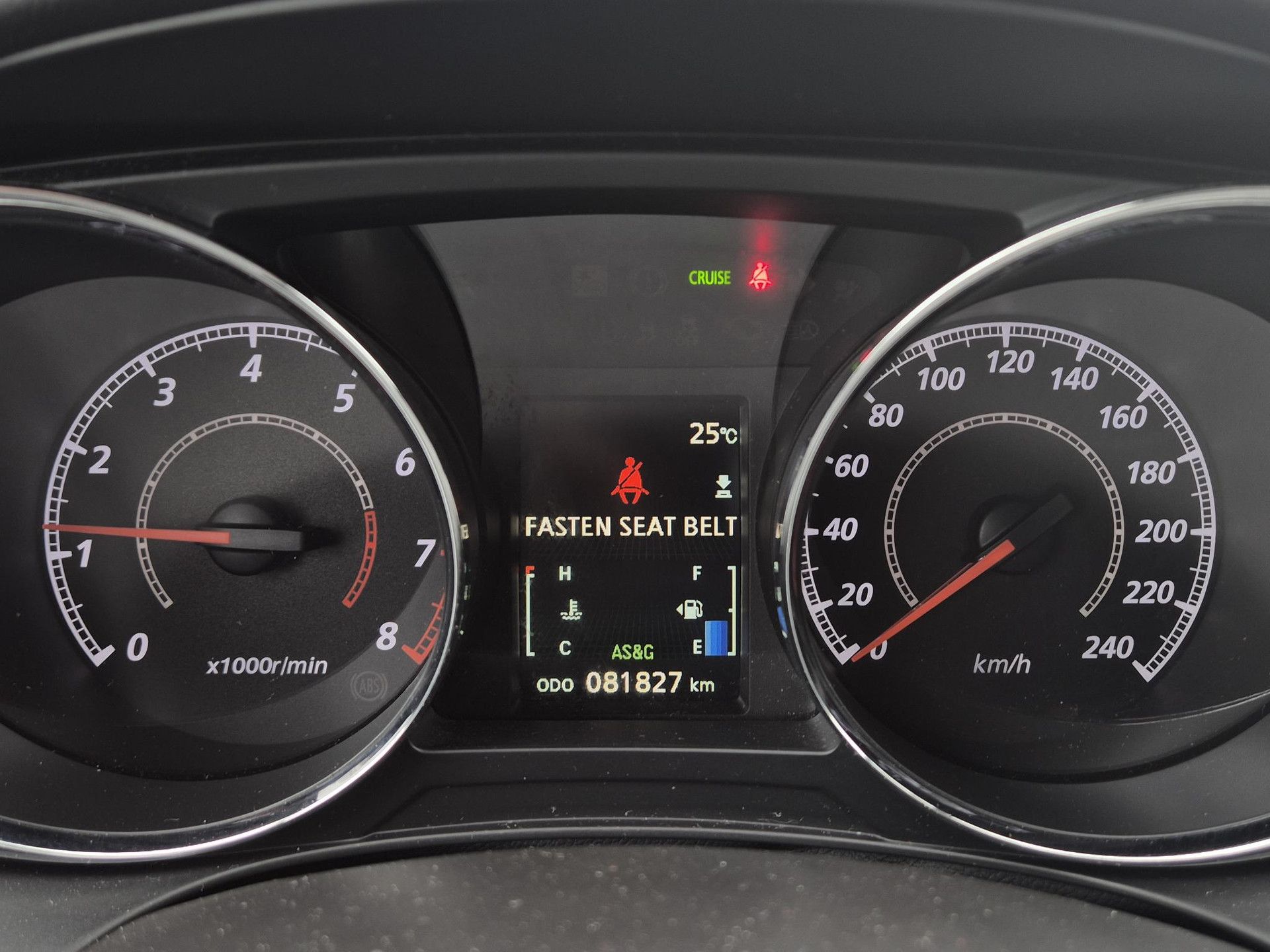 Mitsubishi ASX met kenteken RJ-837-X – dashboard