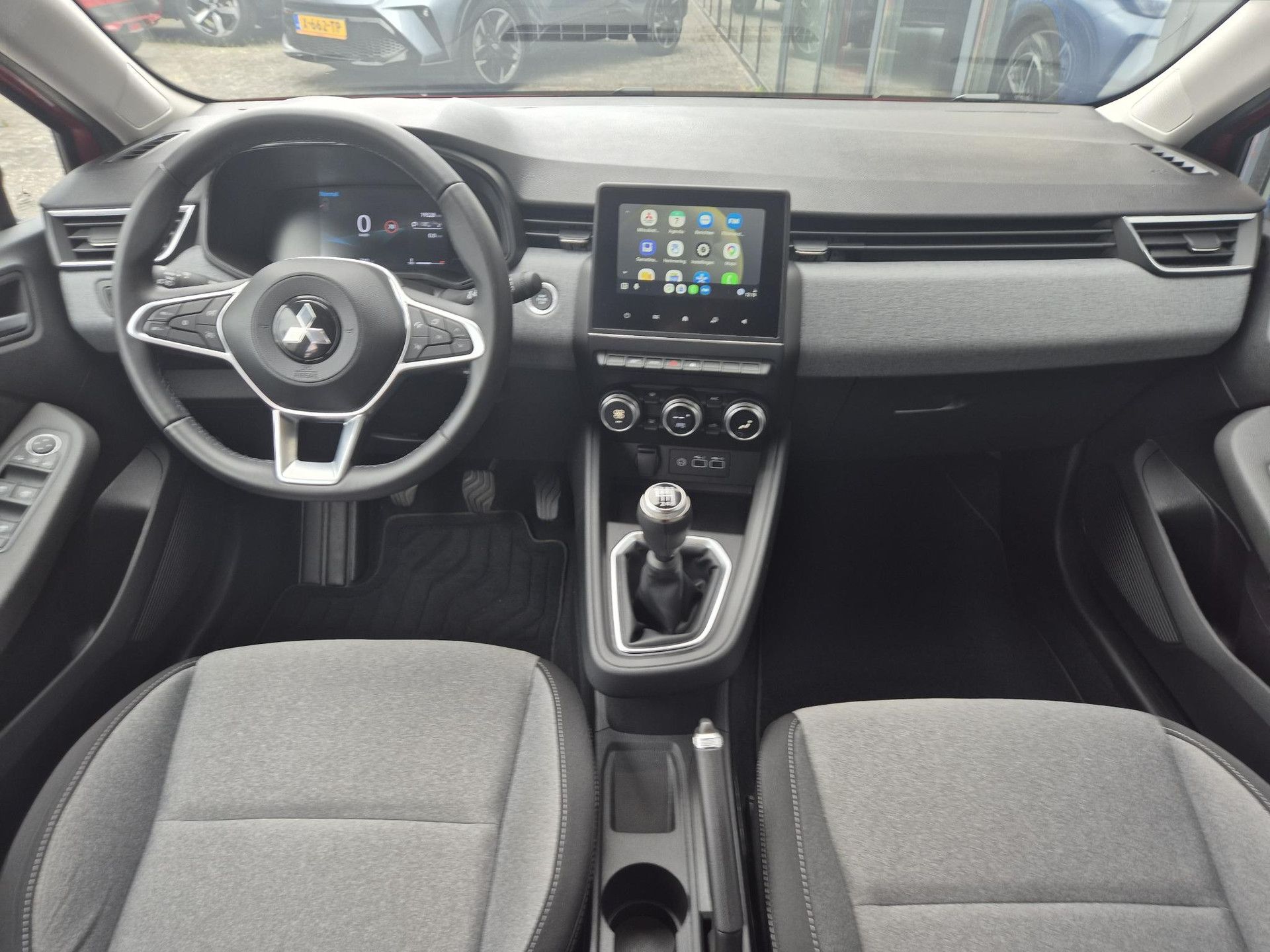 Mitsubishi Colt met kenteken HJS-50-F – interieur