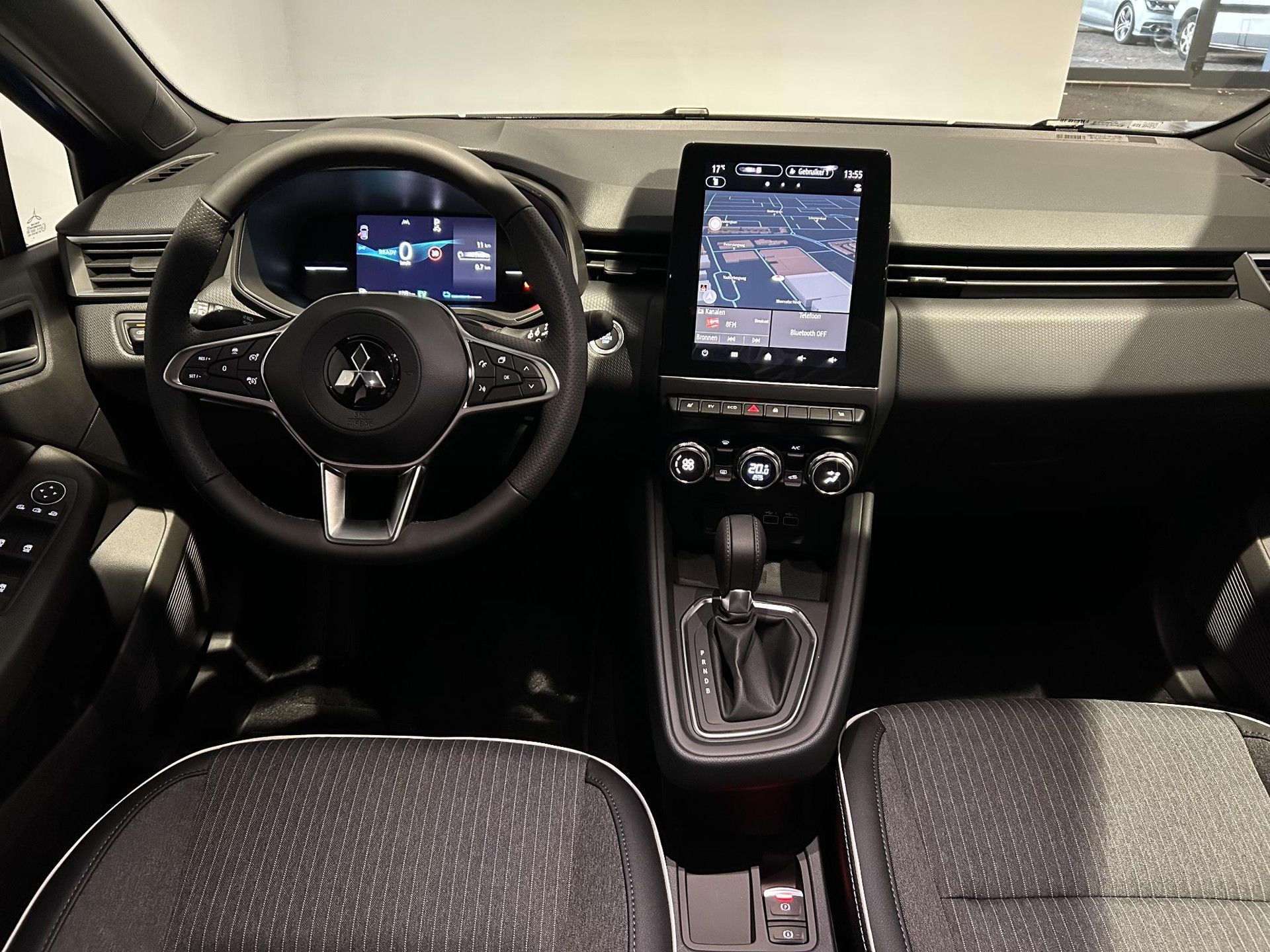 Mitsubishi Colt met kenteken JKV-85-F – interieur