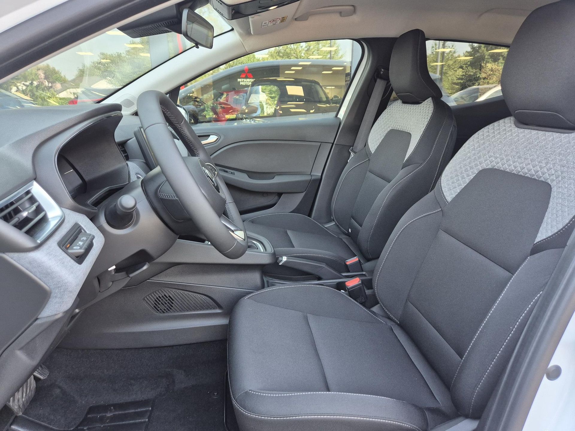 Mitsubishi Colt met kenteken KKF-86-V – achteraanzicht