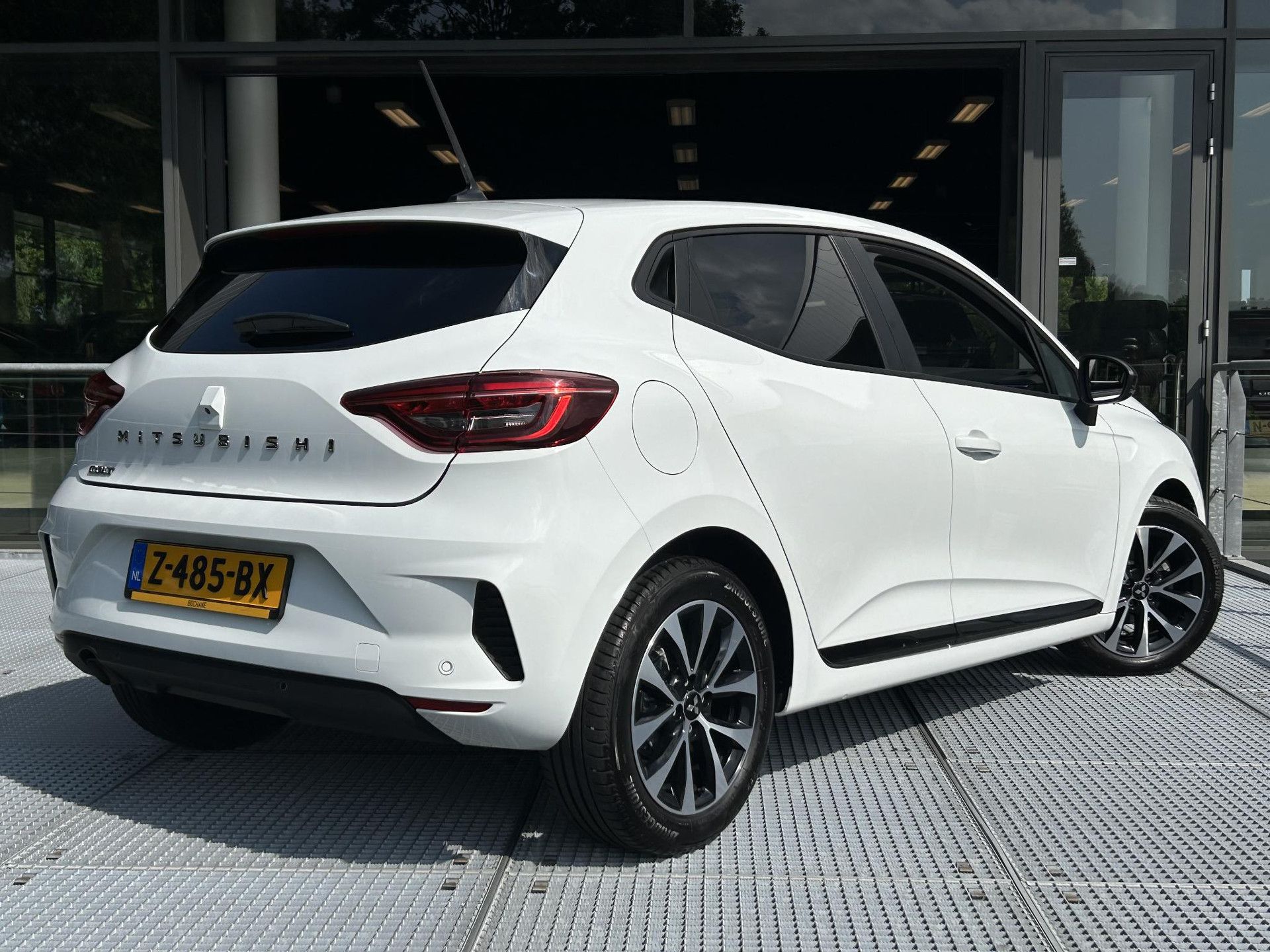 Mitsubishi Colt met kenteken Z-485-BX – achteraanzicht