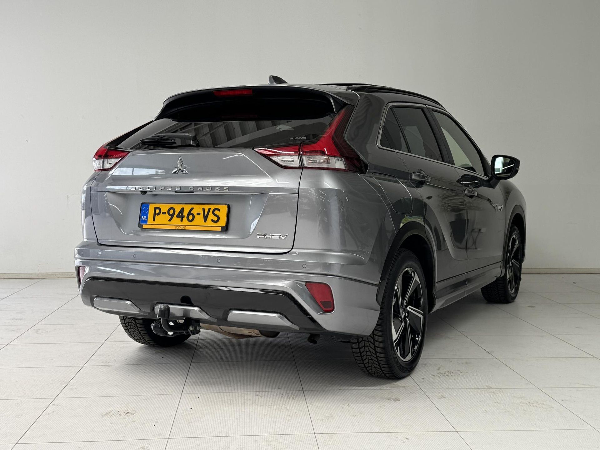 Mitsubishi EclipseCross met kenteken P-946-VS – achteraanzicht
