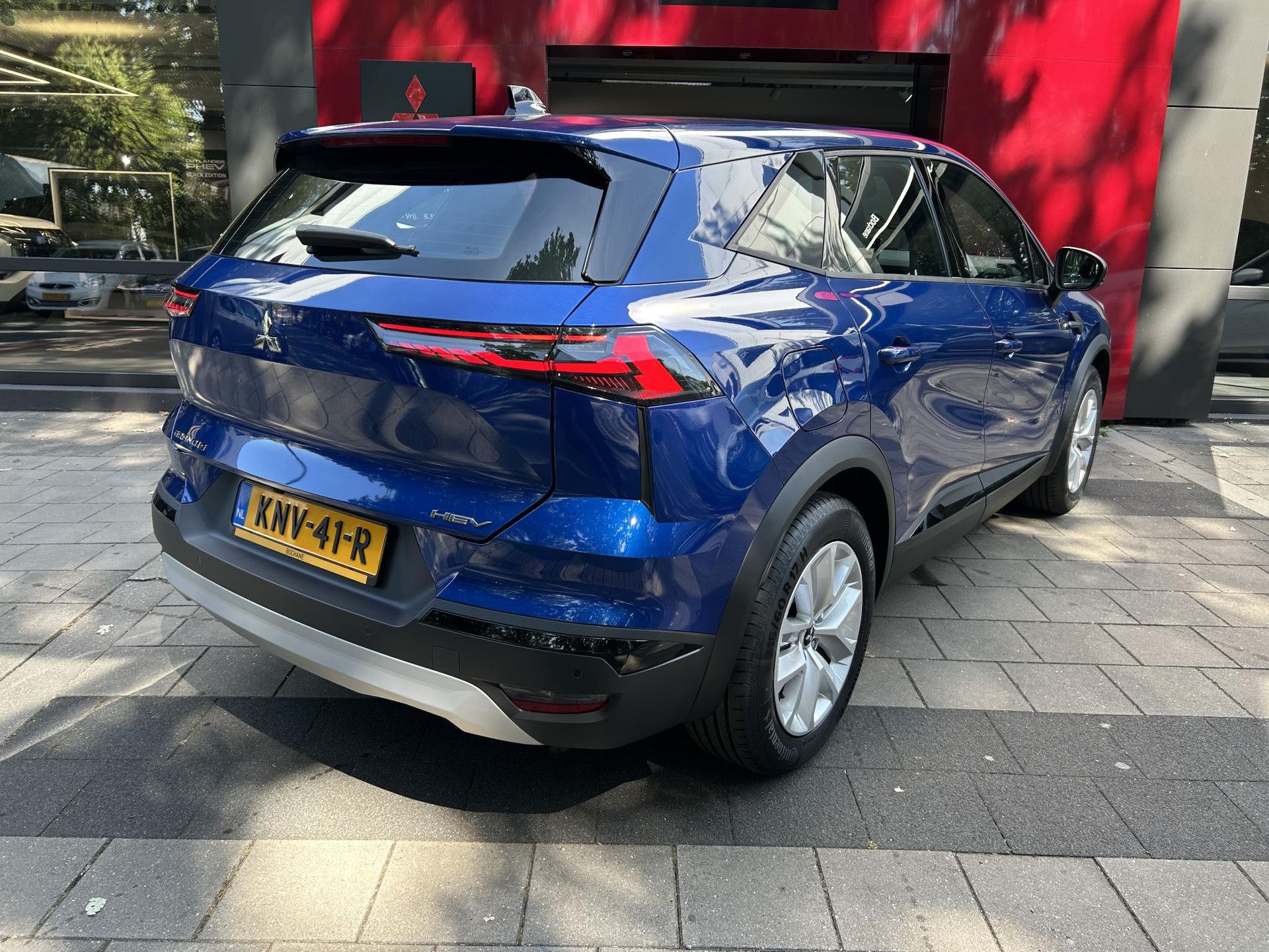Mitsubishi Grandis met kenteken KNV-41-R – achteraanzicht