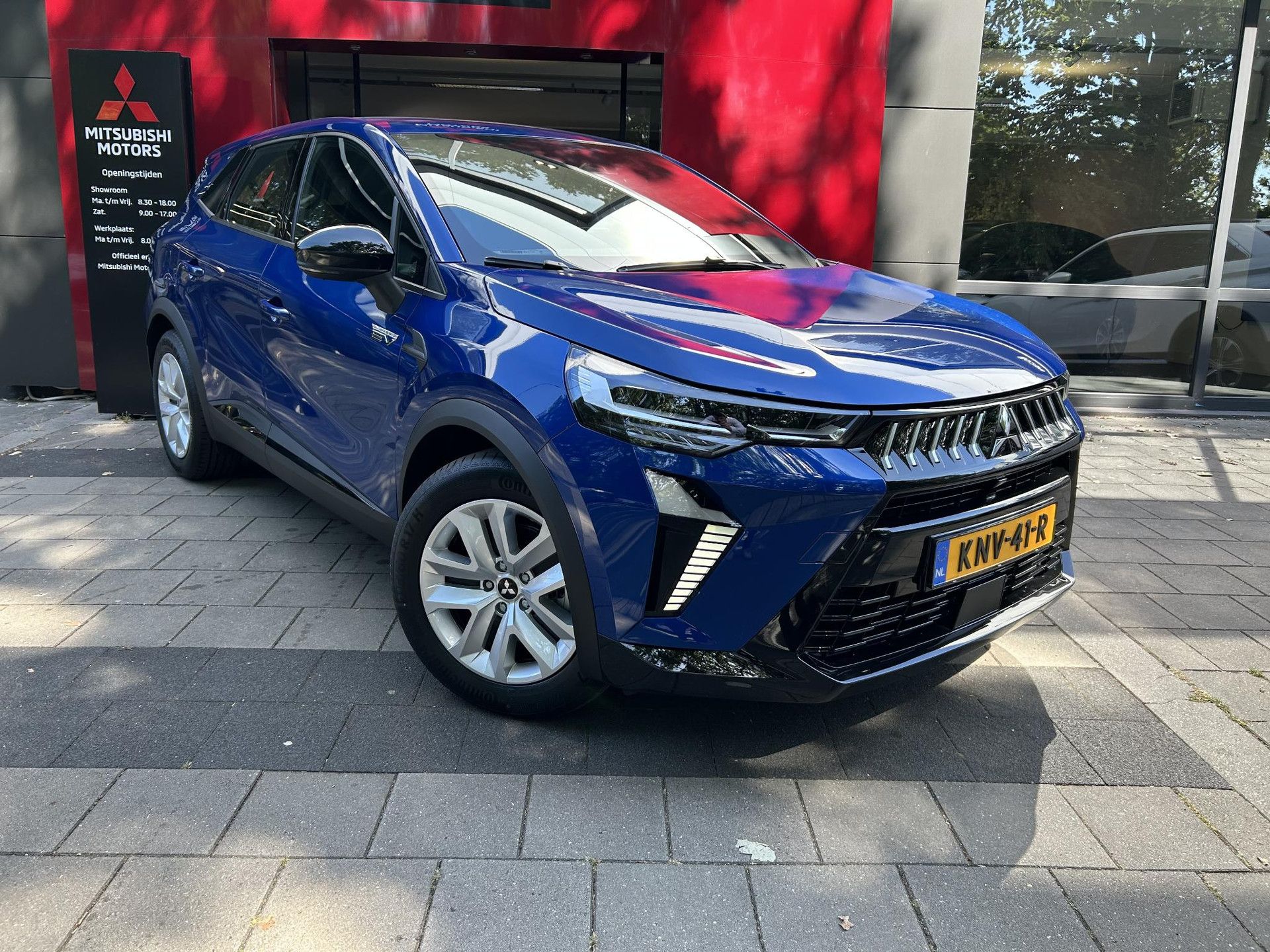 Mitsubishi Grandis met kenteken KNV-41-R – detailfoto