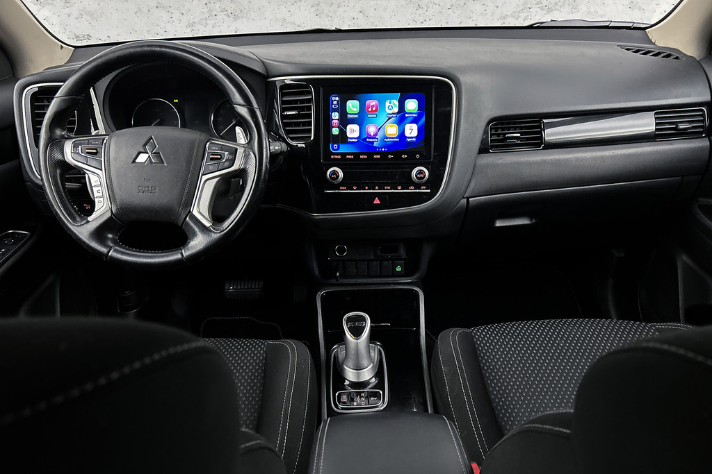 Mitsubishi Outlander – dashboard