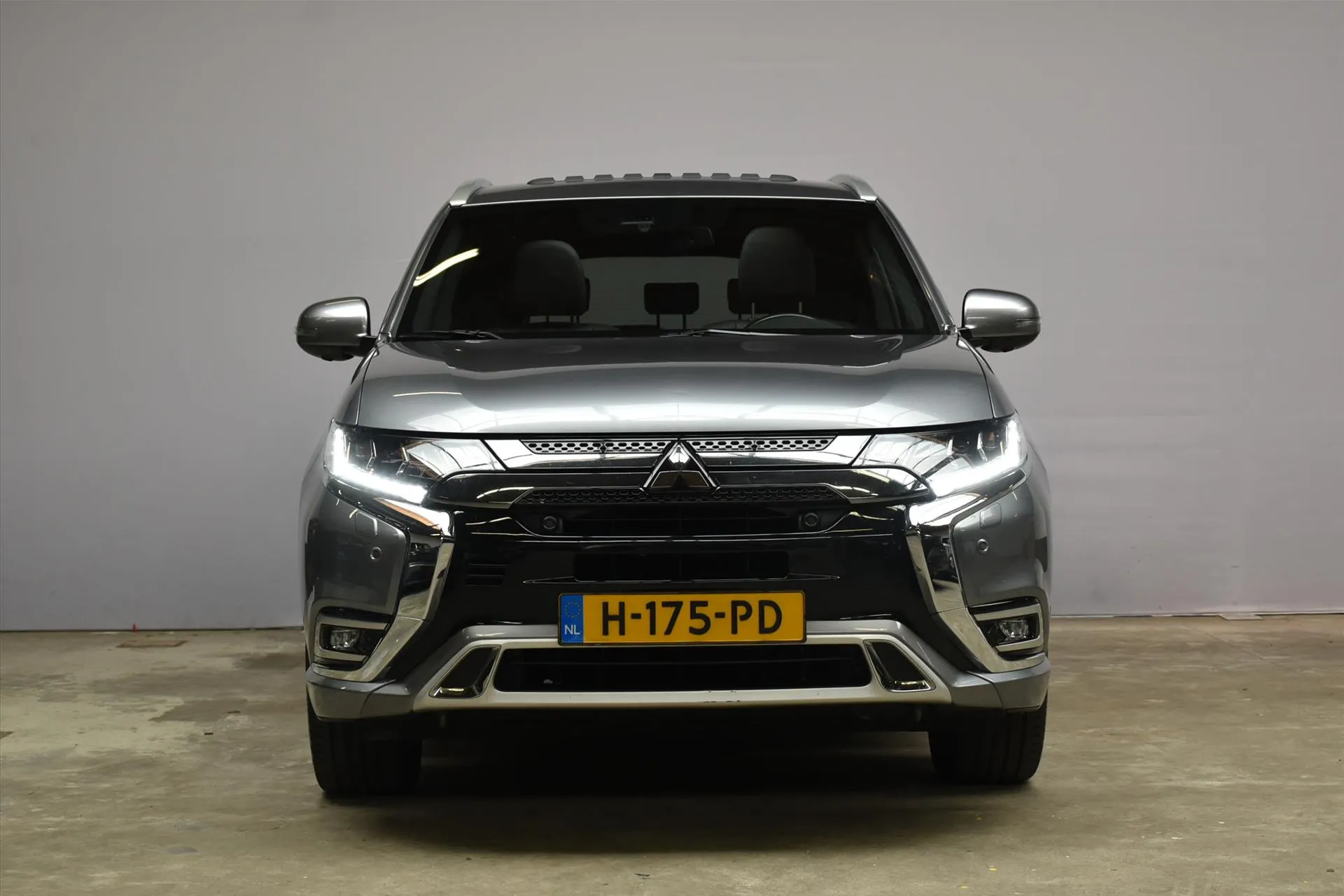 Mitsubishi Outlander met kenteken H-175-PD – achteraanzicht
