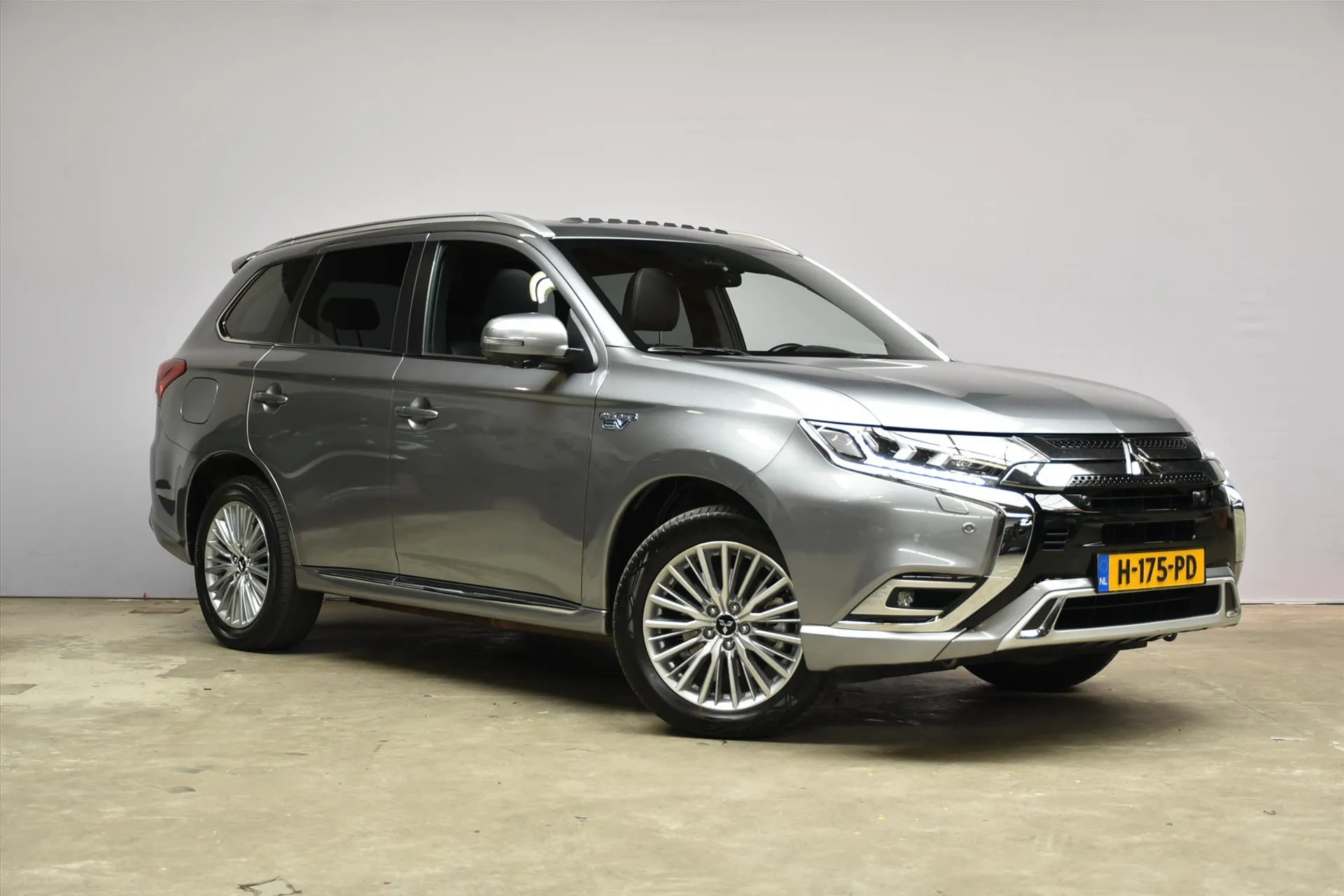 Mitsubishi Outlander met kenteken H-175-PD – interieur