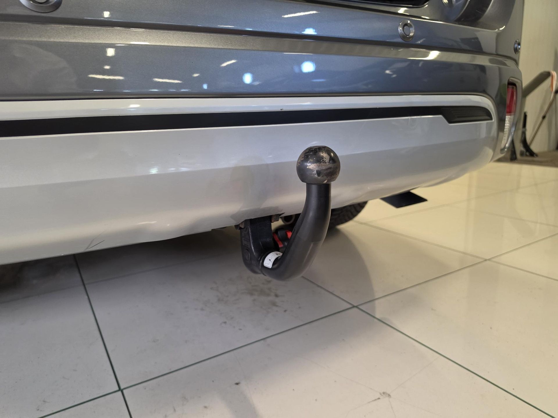 Mitsubishi Outlander met kenteken JPL-20-Z – achteraanzicht