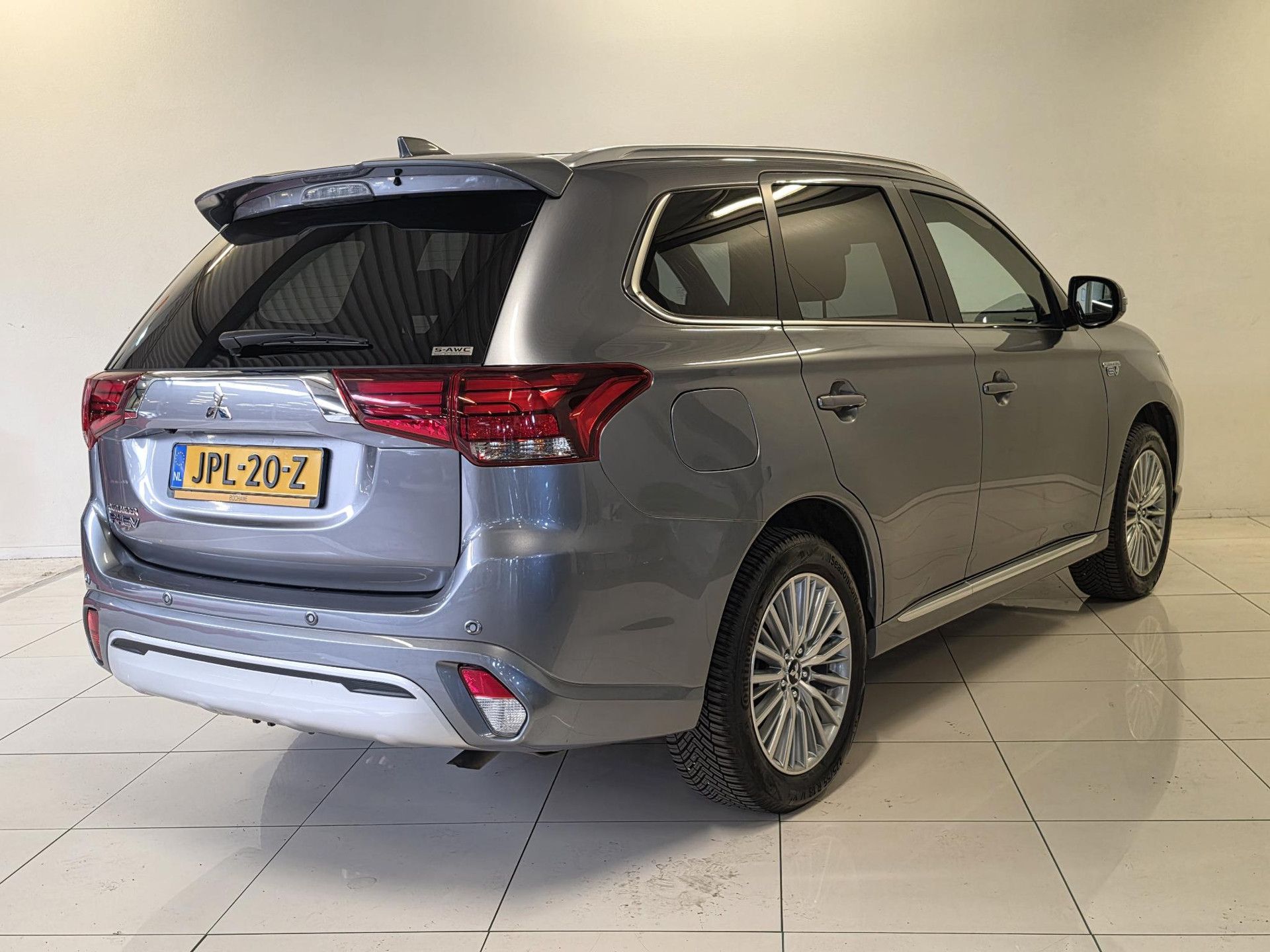 Mitsubishi Outlander met kenteken JPL-20-Z – detailfoto