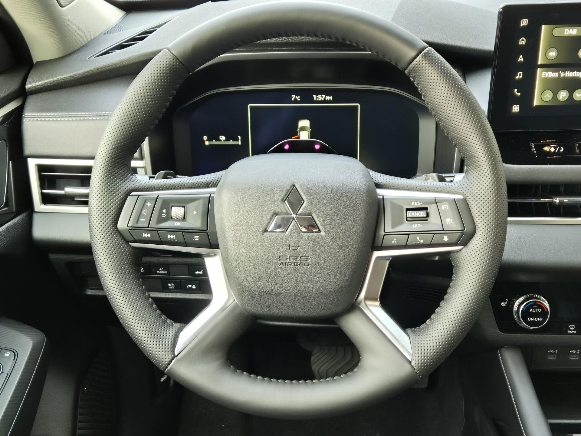 Mitsubishi Outlander met kenteken JVJ-40-X – dashboard