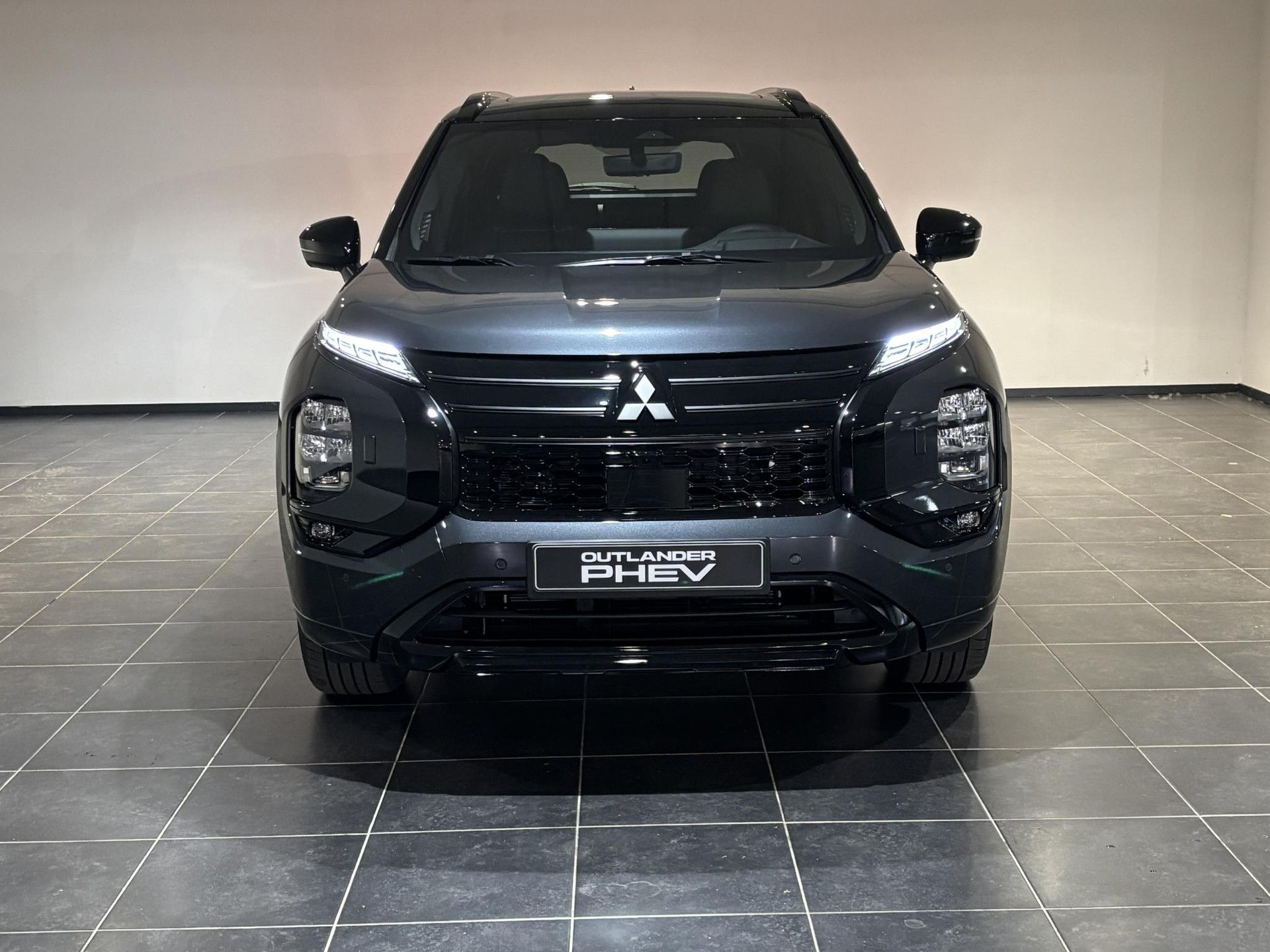 Mitsubishi Outlander met kenteken KSG-33-H – achteraanzicht